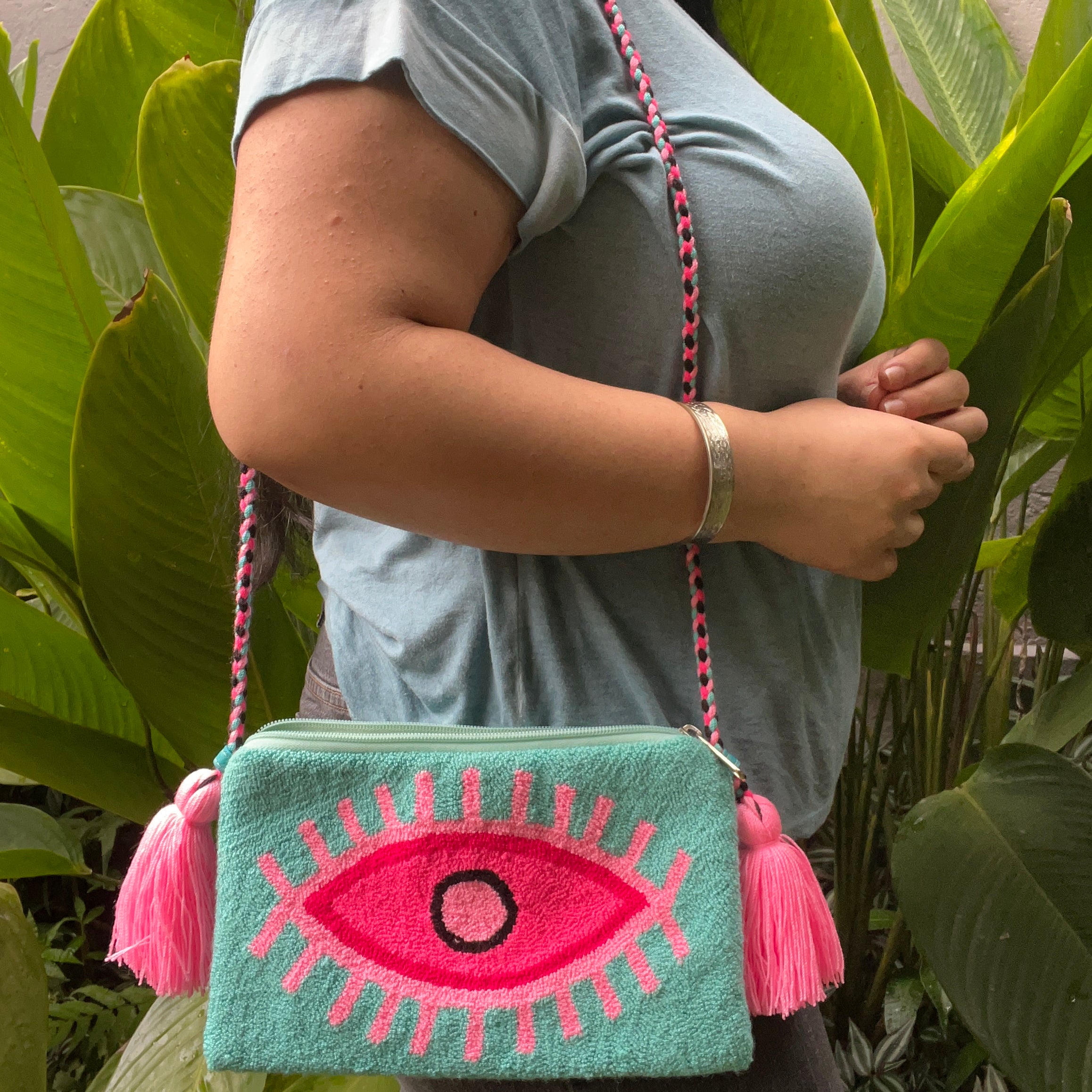 Tapizada ✻ Large Wayuu Clutch with Strap