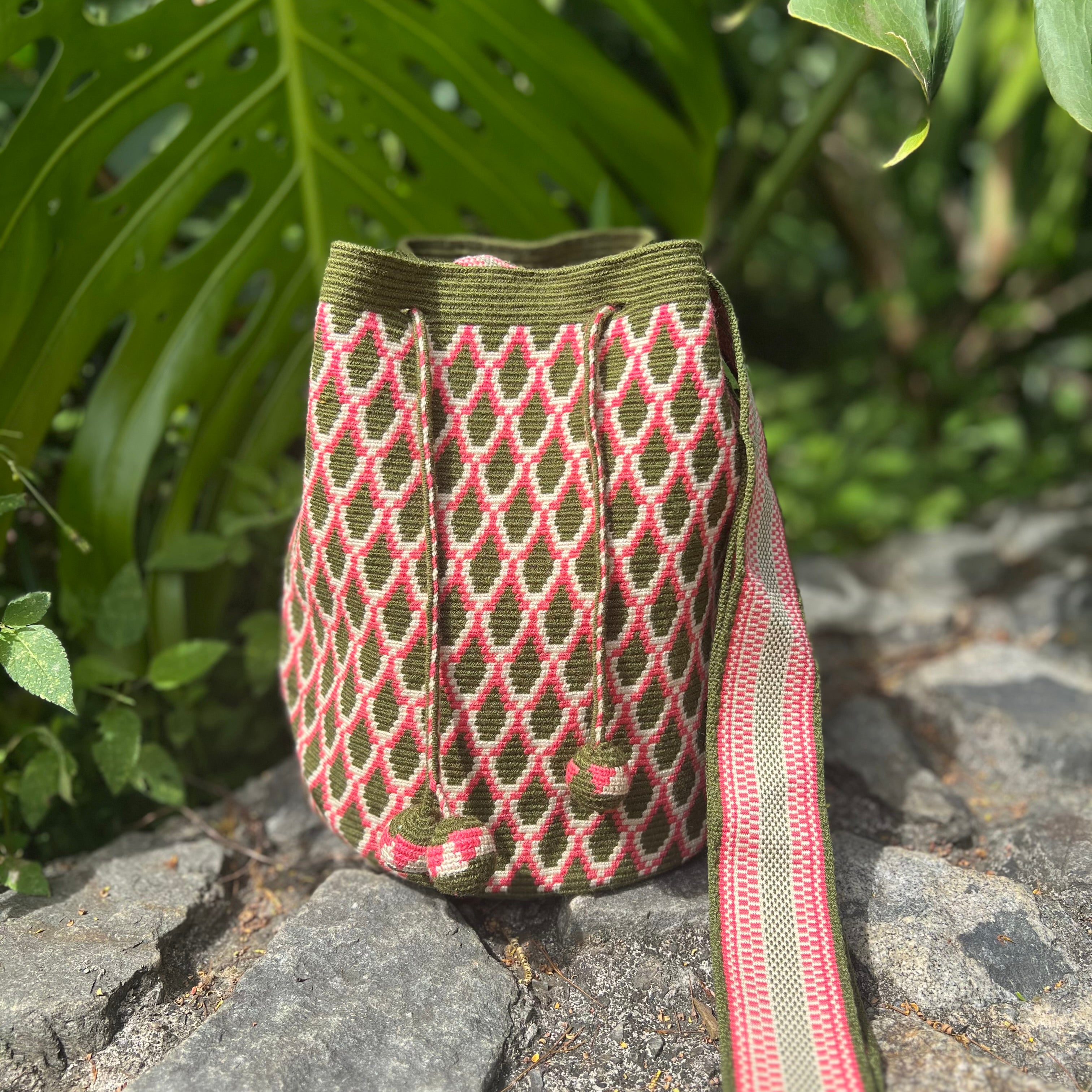 1 THREAD Guayaba ✻ Large Wayuu Mochila