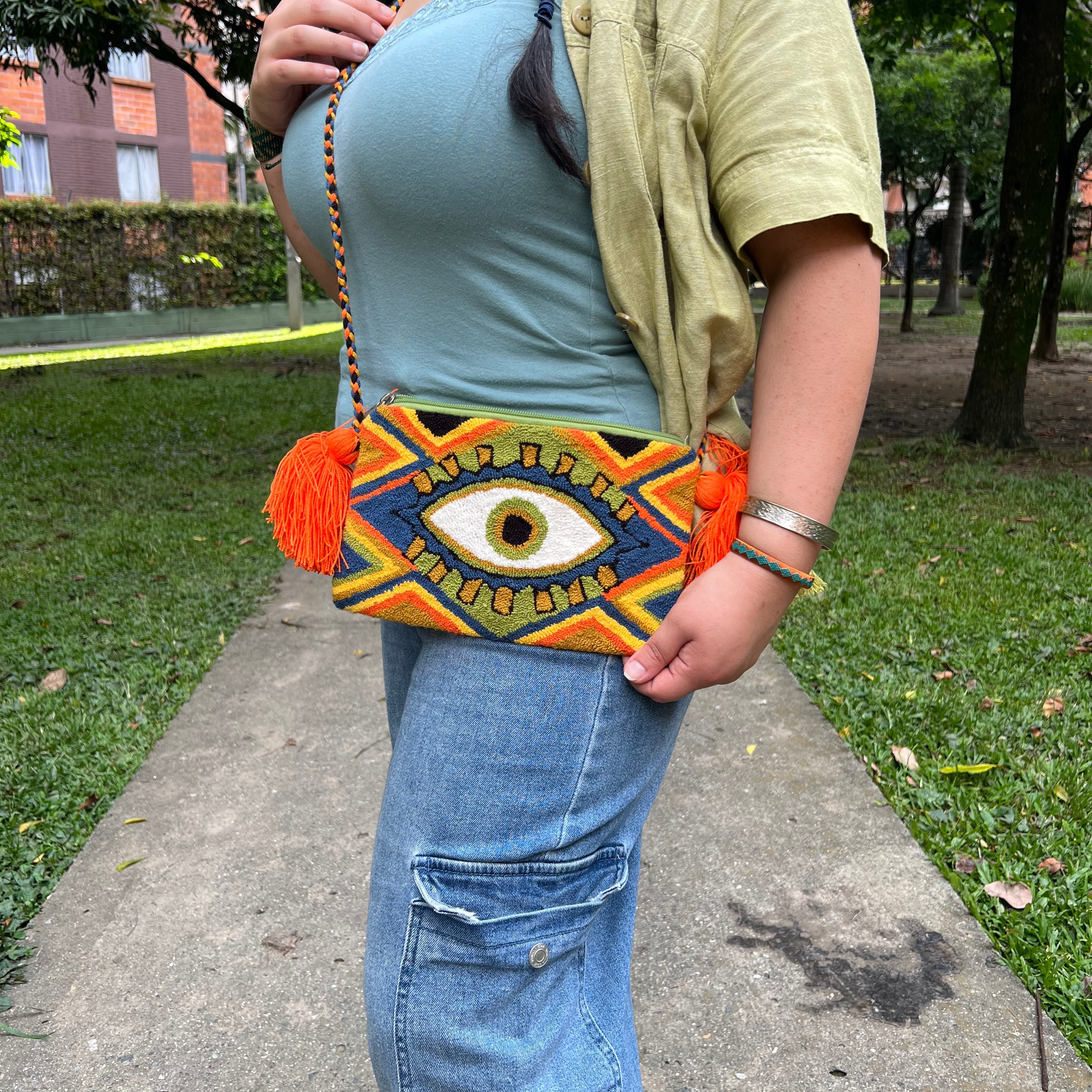 Tapizada ✻ Large Wayuu Clutch with Strap