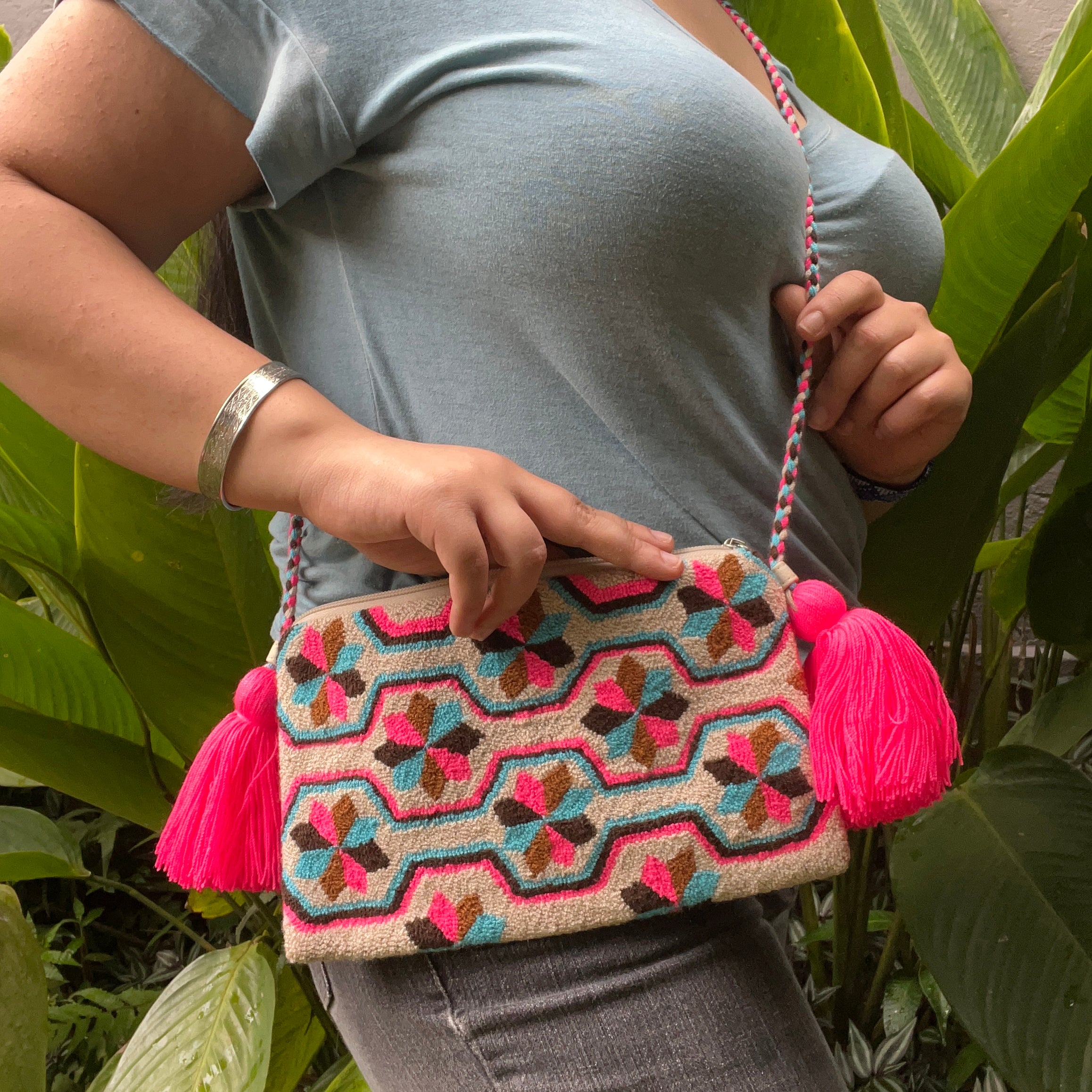 Tapizada ✻ Large Wayuu Clutch with Strap