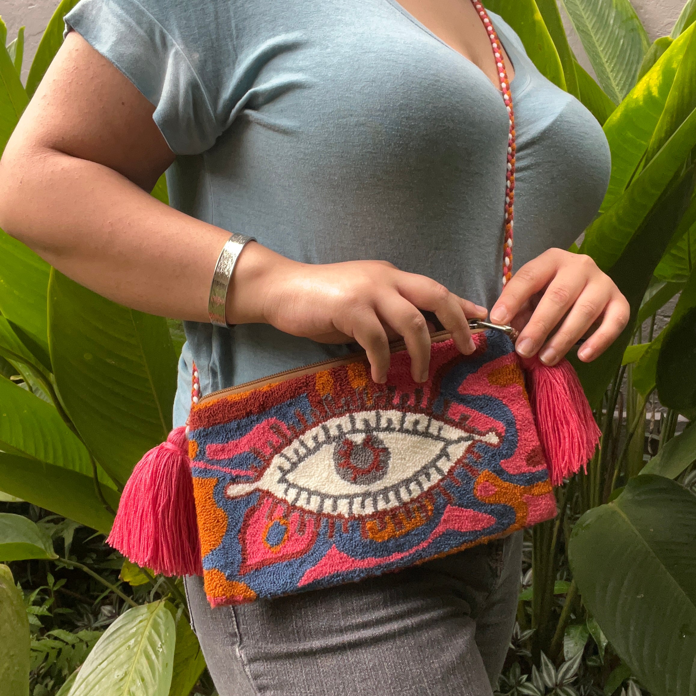 Tapizada ✻ Large Wayuu Clutch with Strap