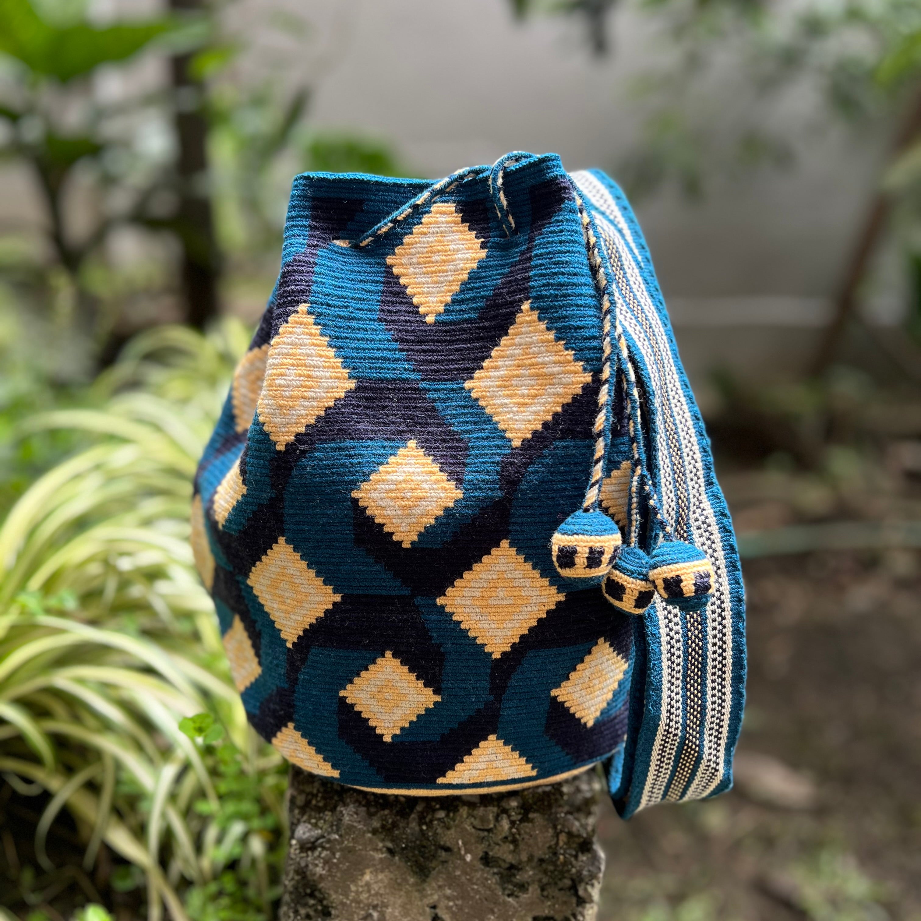 1 THREAD Spiral ✻ Large Wayuu Mochila