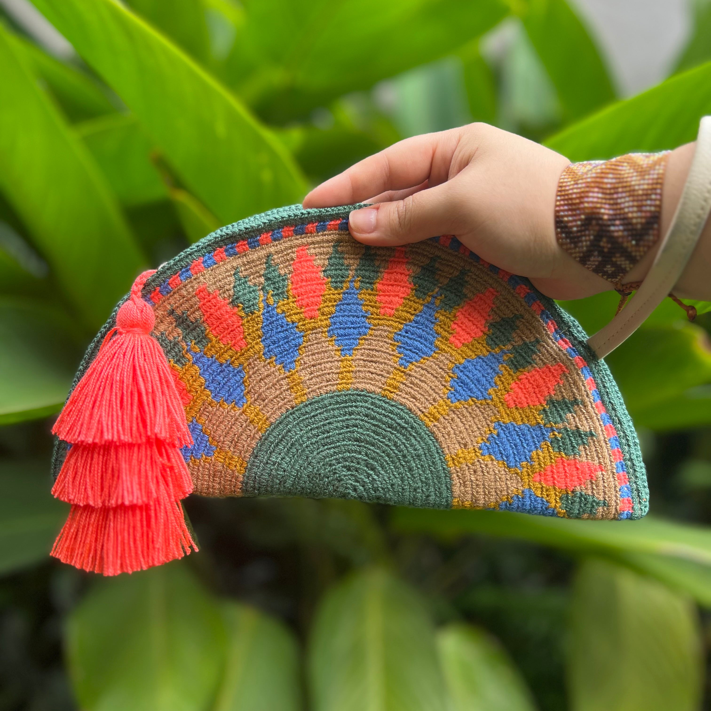 Large Empanada ✻ Wayuu Clutch