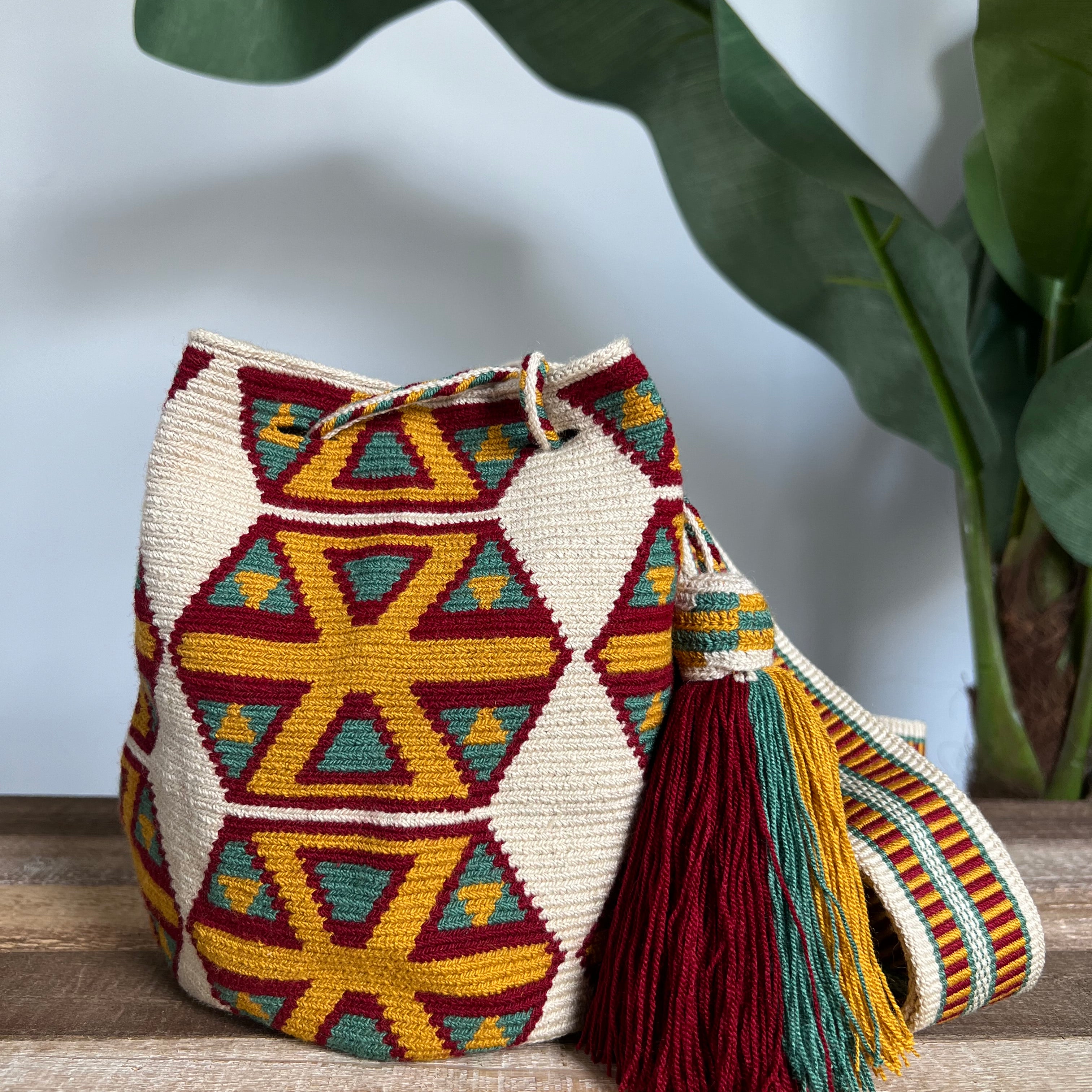 1 THREAD ✻ Medium Wayuu Mochila