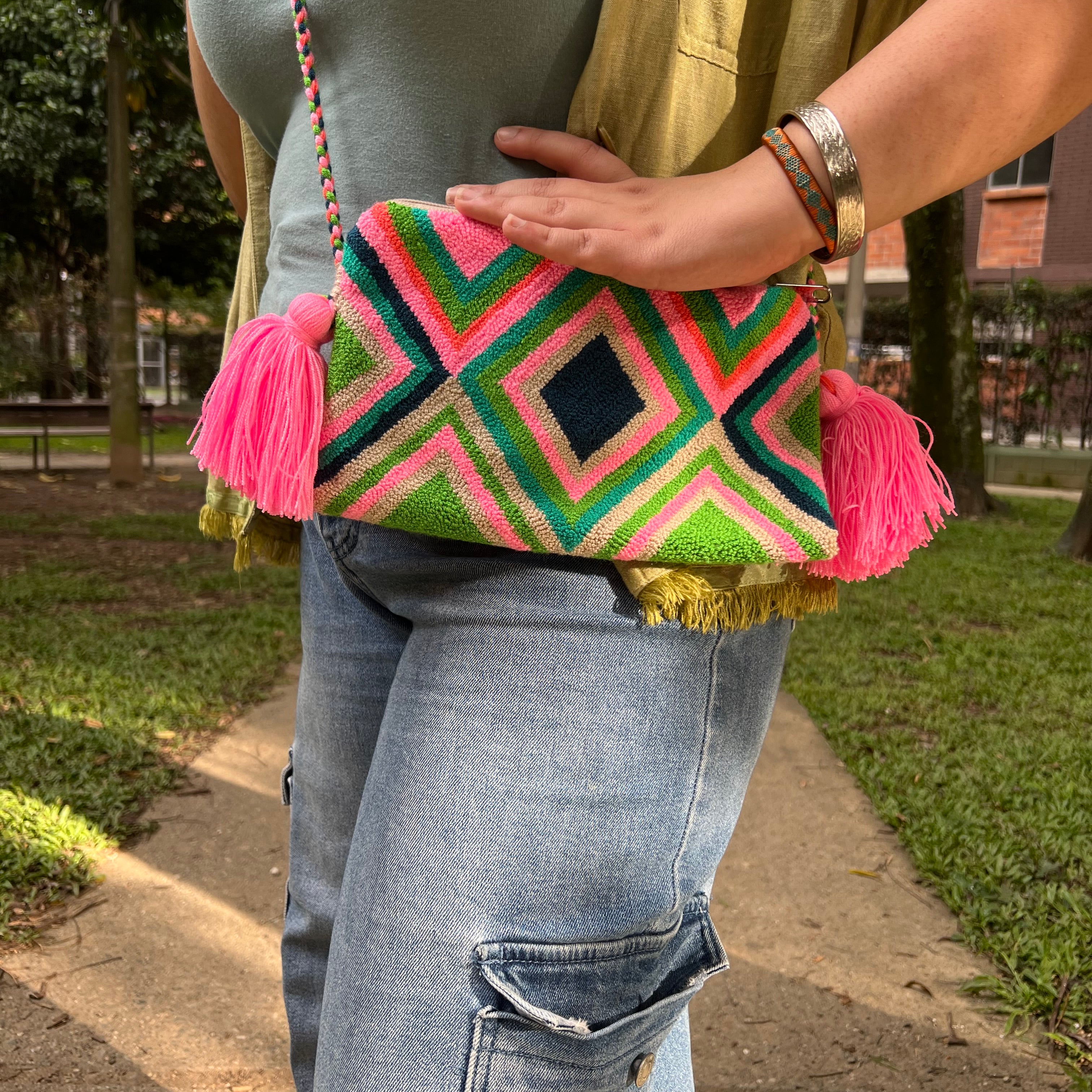 Tapizada ✻ Large Wayuu Clutch with Strap