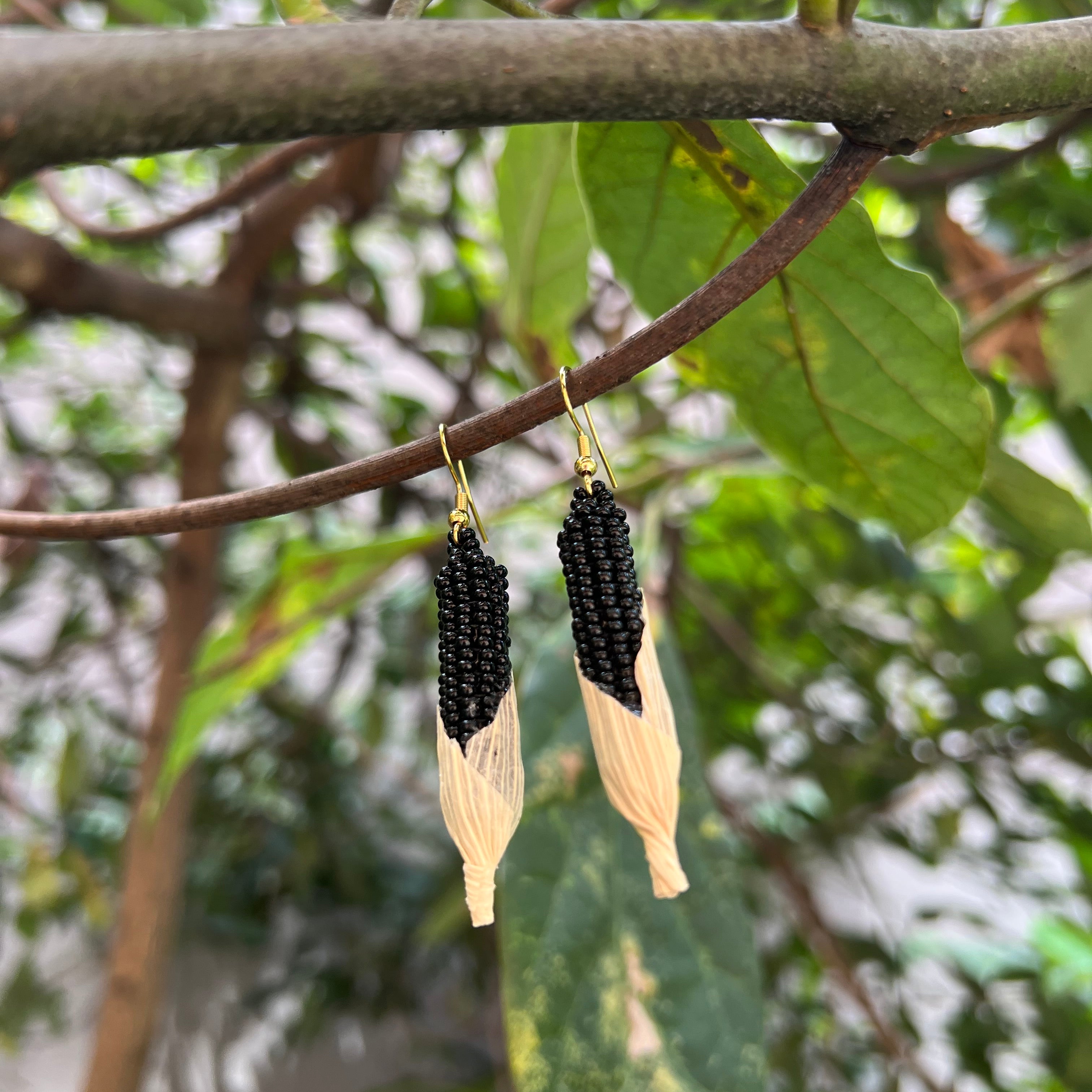 Black Corn Husk ✻ Misak Beaded Earrings