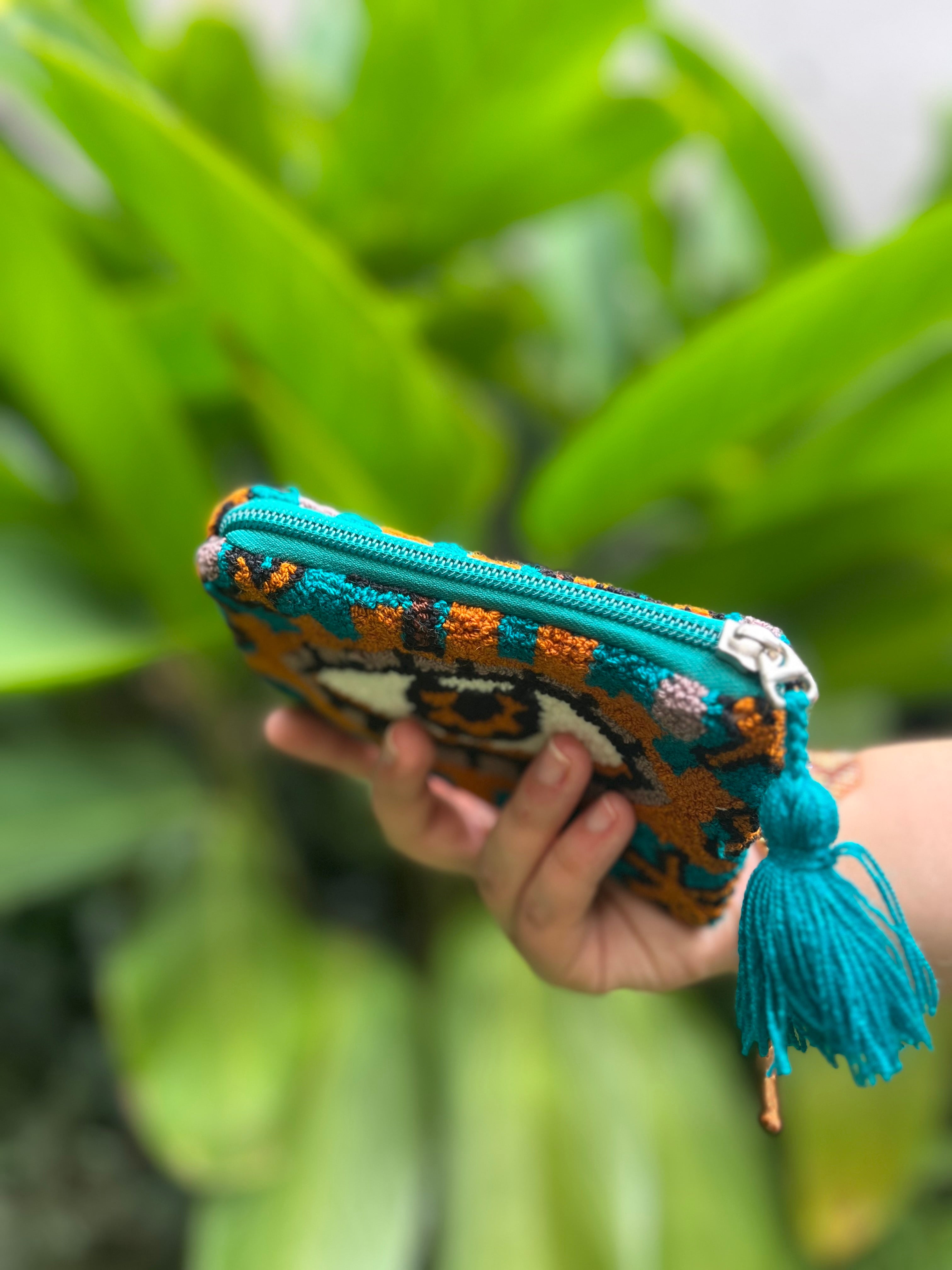 Ojos Tapizado ✻ Small Wayuu Clutch