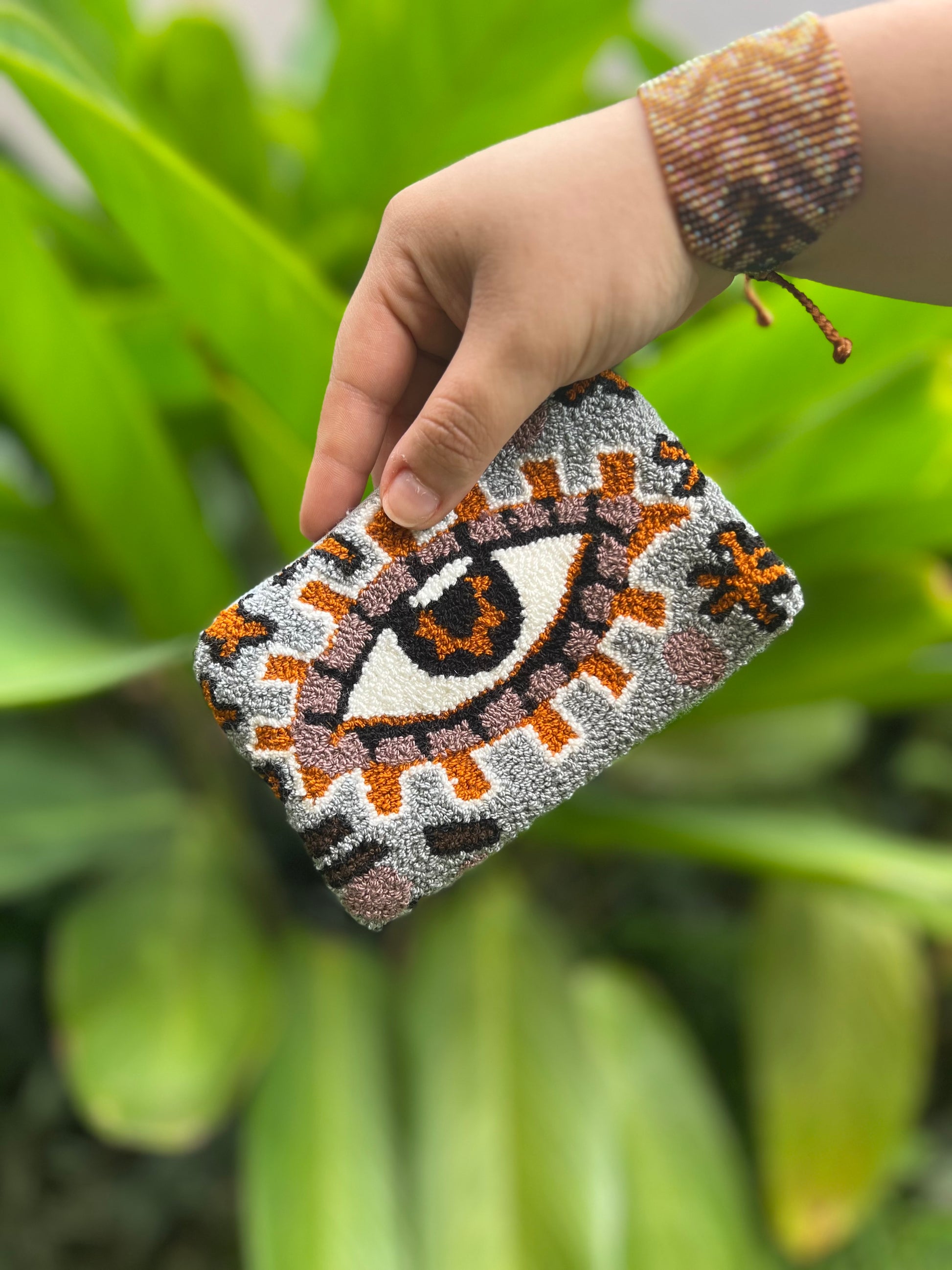 Ojos Tapizado ✻ Small Wayuu Clutch