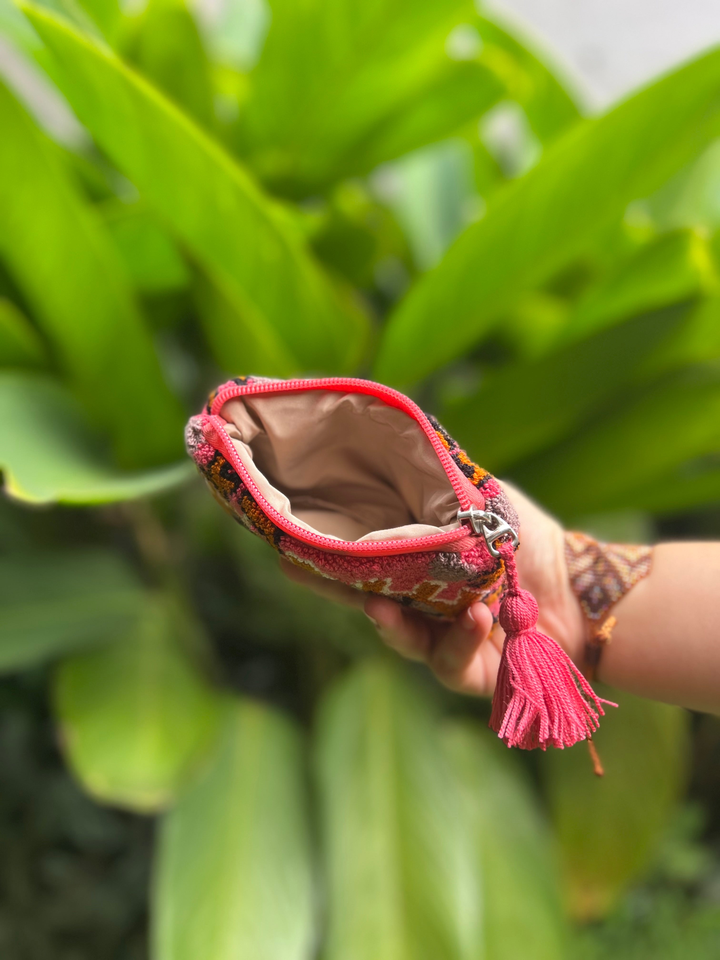 Ojos Tapizado ✻ Small Wayuu Clutch
