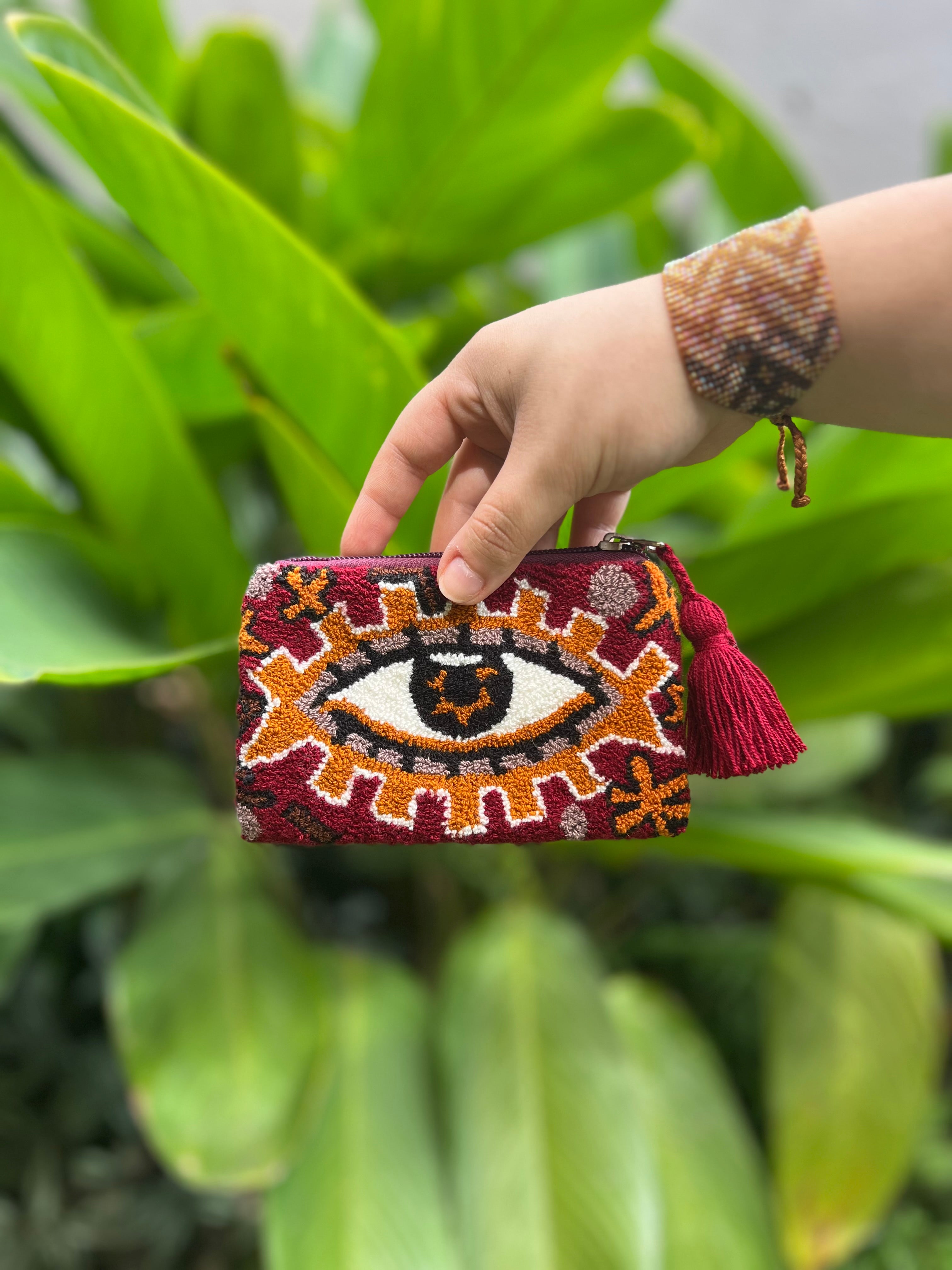 Ojos Tapizado ✻ Small Wayuu Clutch
