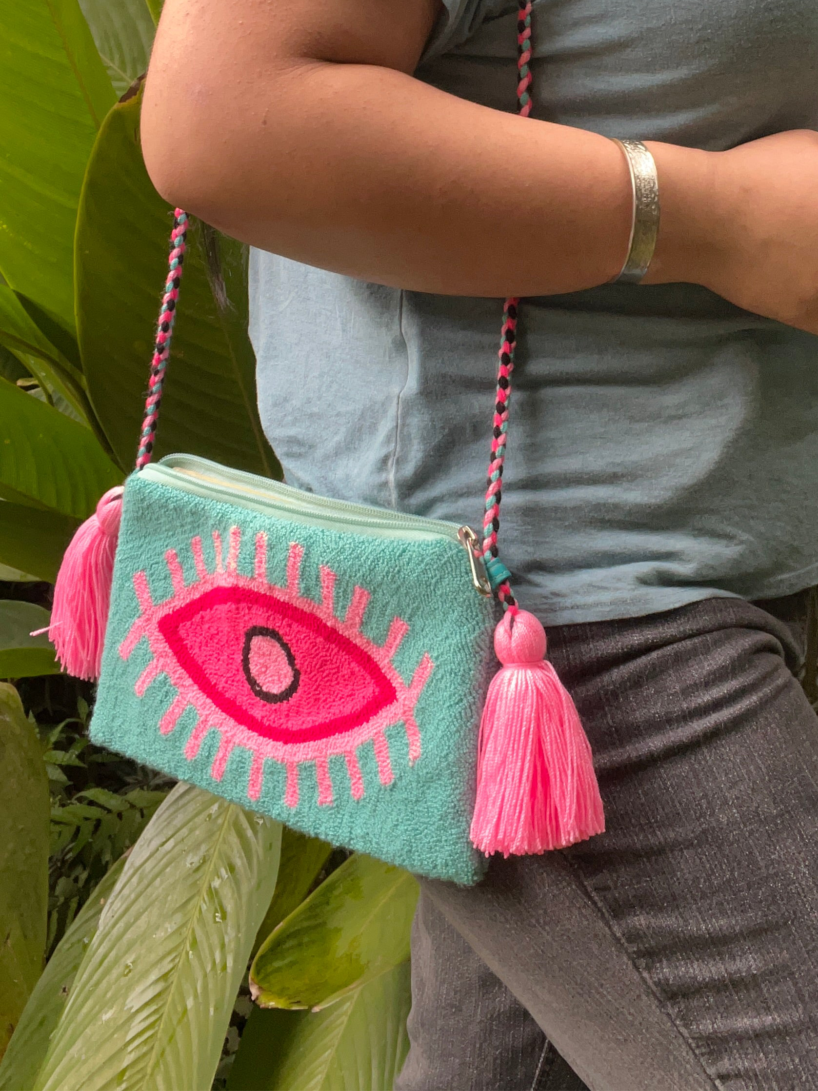 Tapizada  ✻ Large Wayuu Clutch with Strap