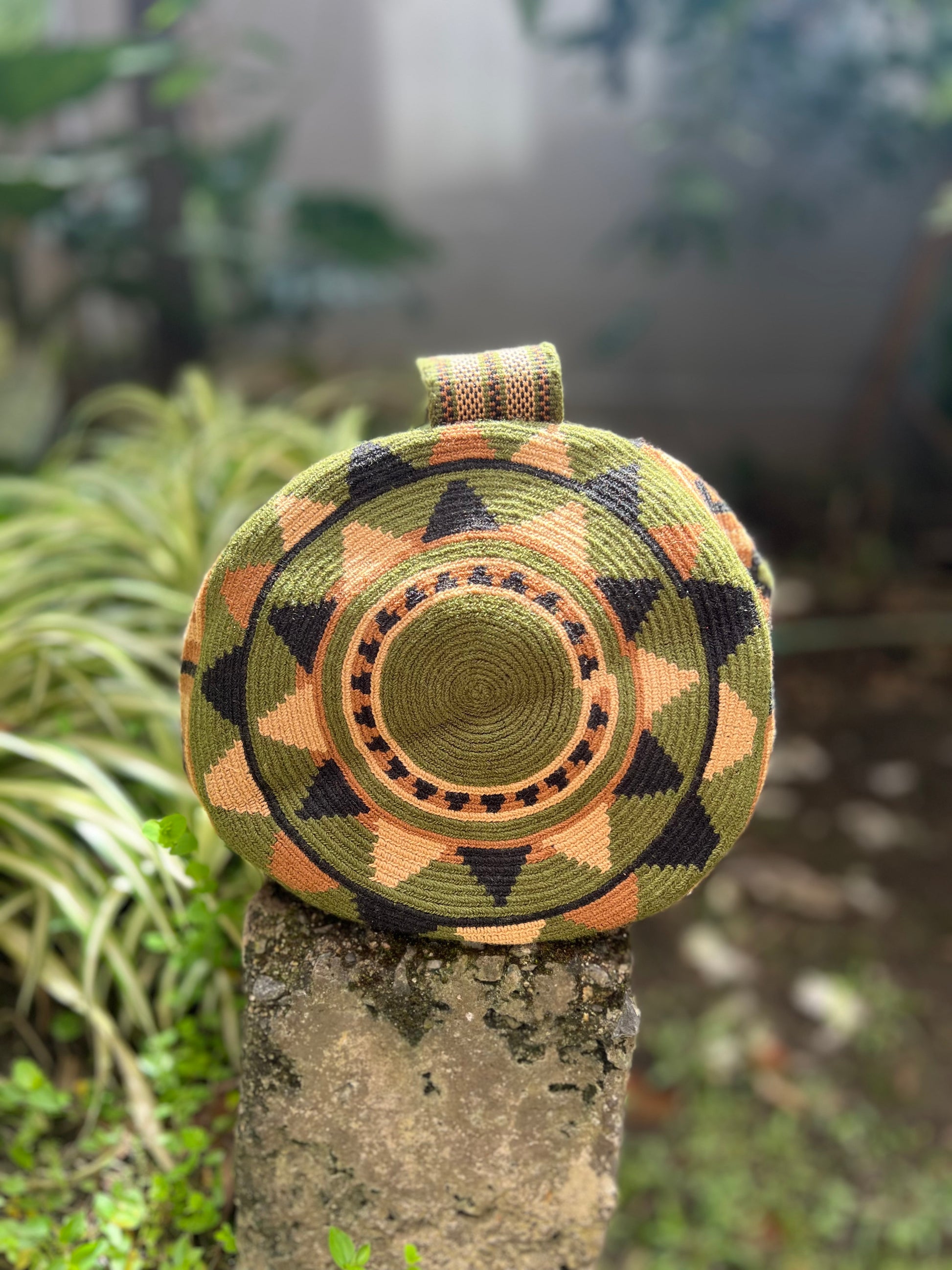 1 THREAD Helix ✻ Large Wayuu Mochila