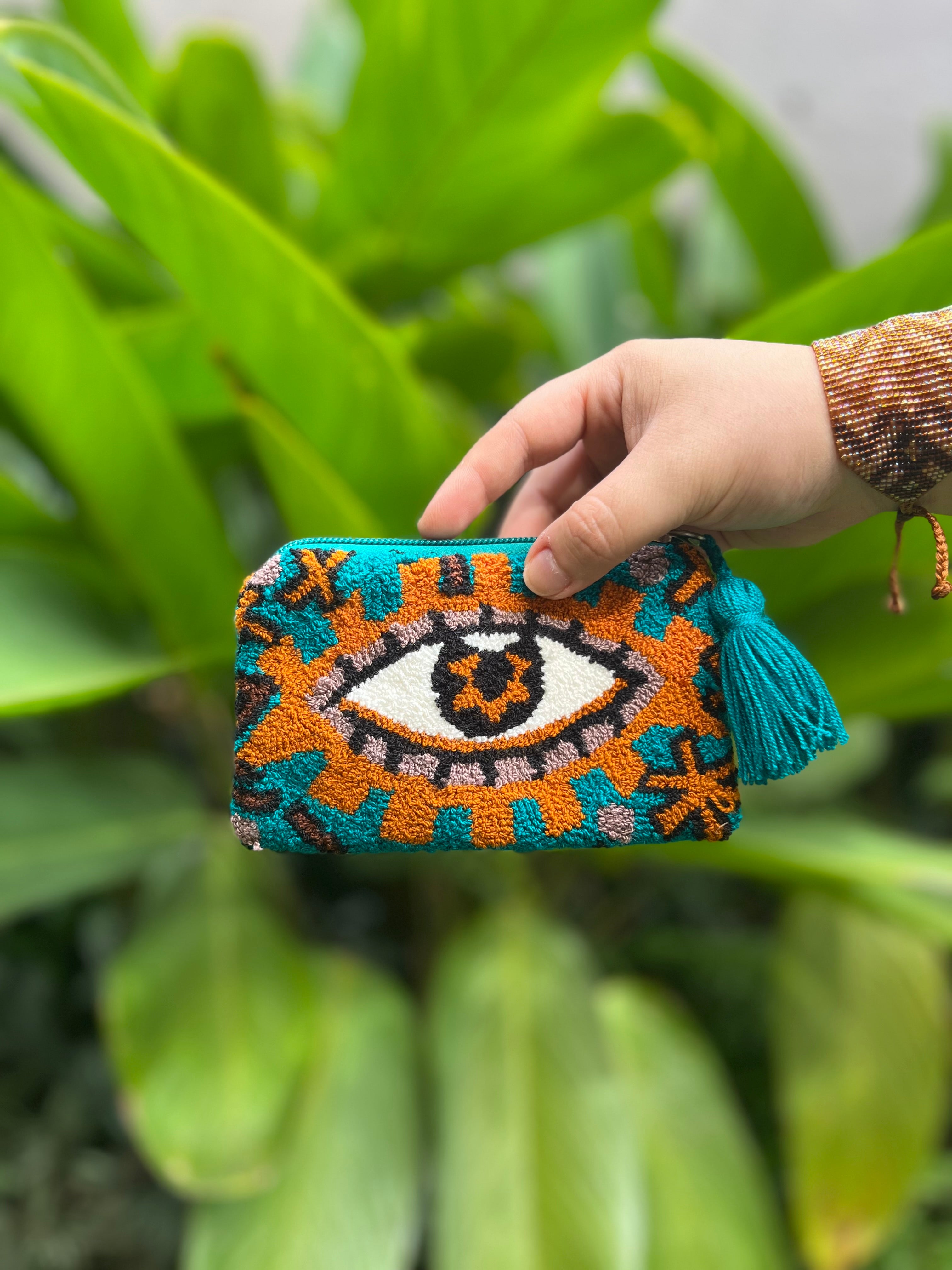 Ojos Tapizado ✻ Small Wayuu Clutch