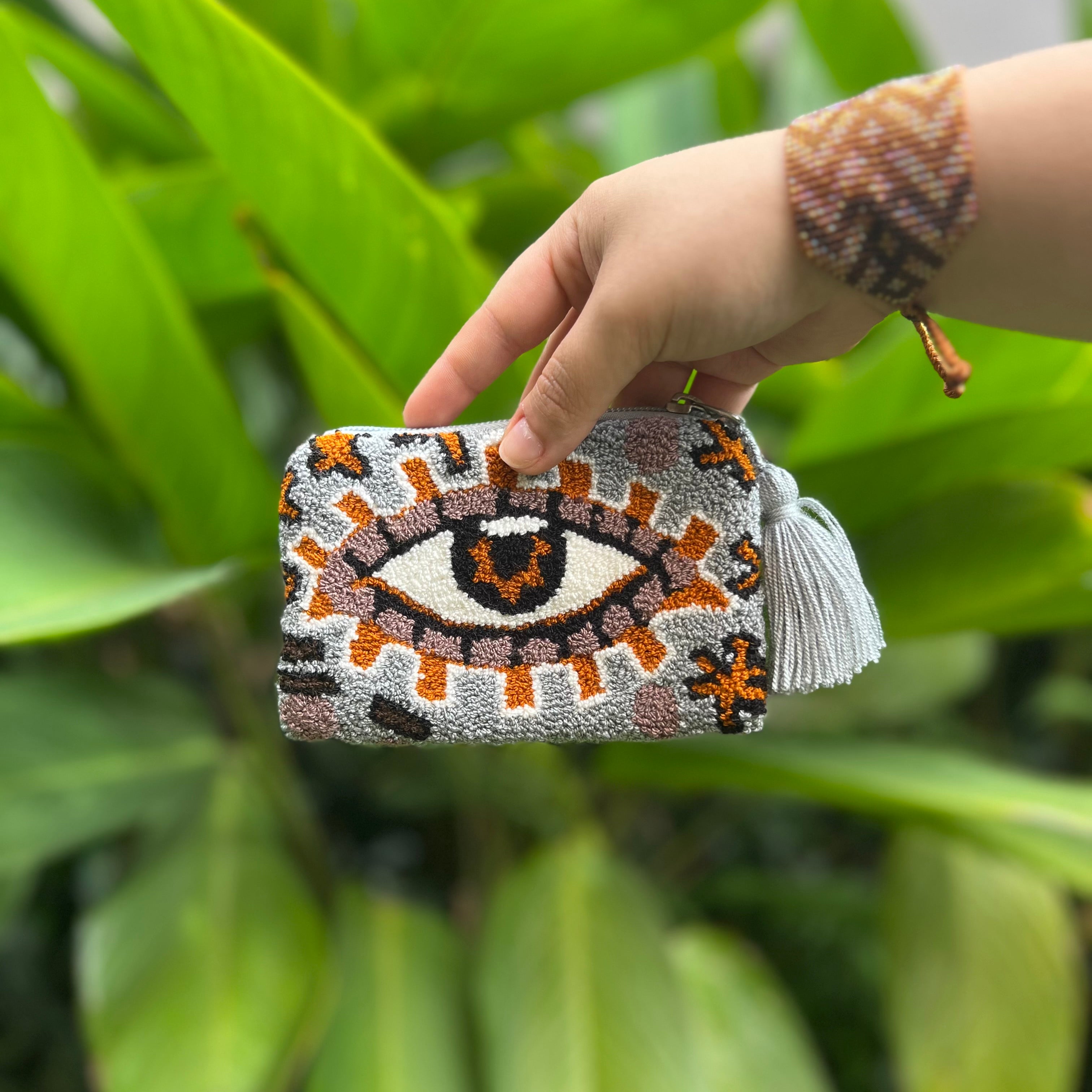 Ojos Tapizado ✻ Small Wayuu Clutch