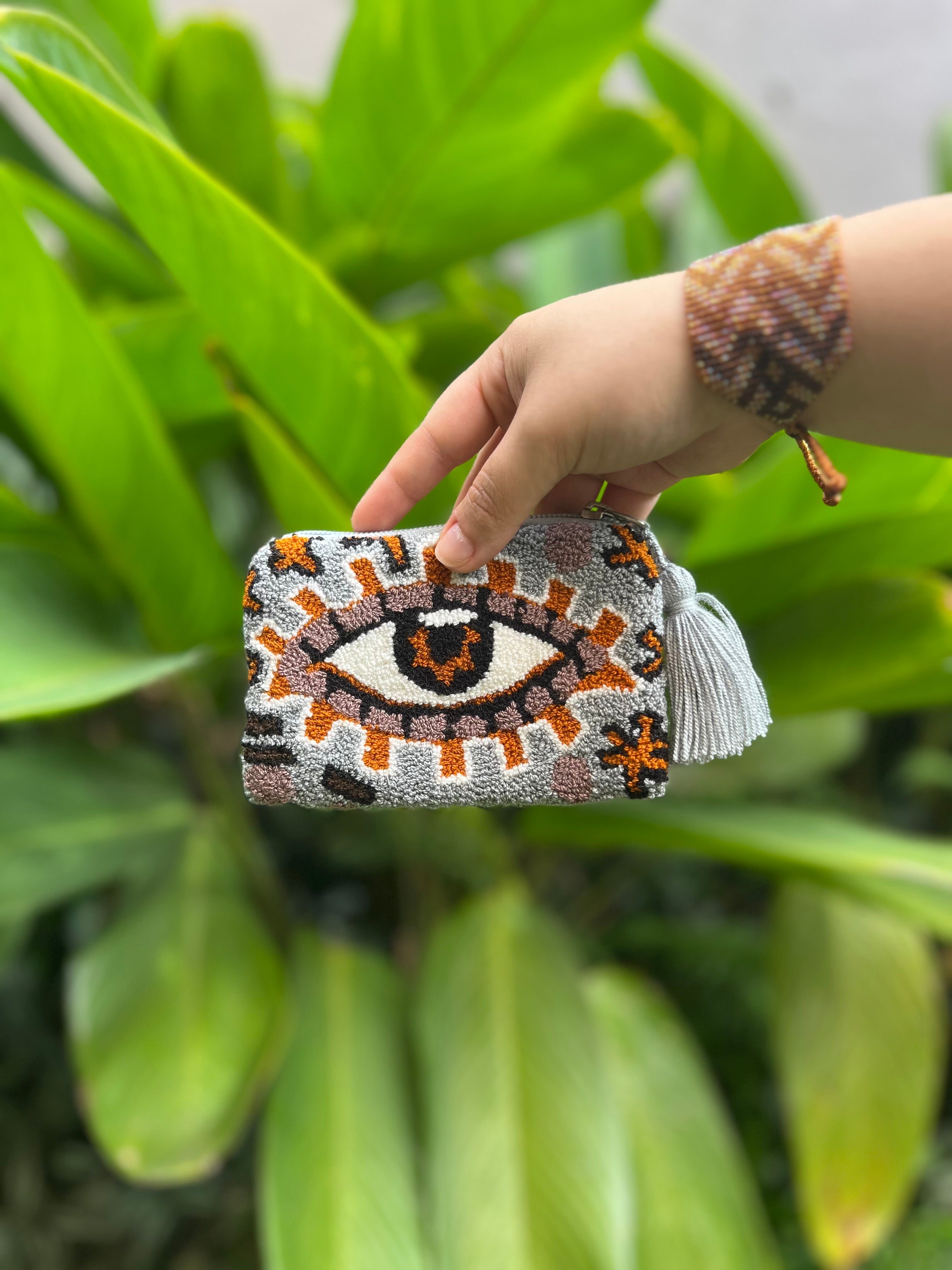 Ojos Tapizado ✻ Small Wayuu Clutch