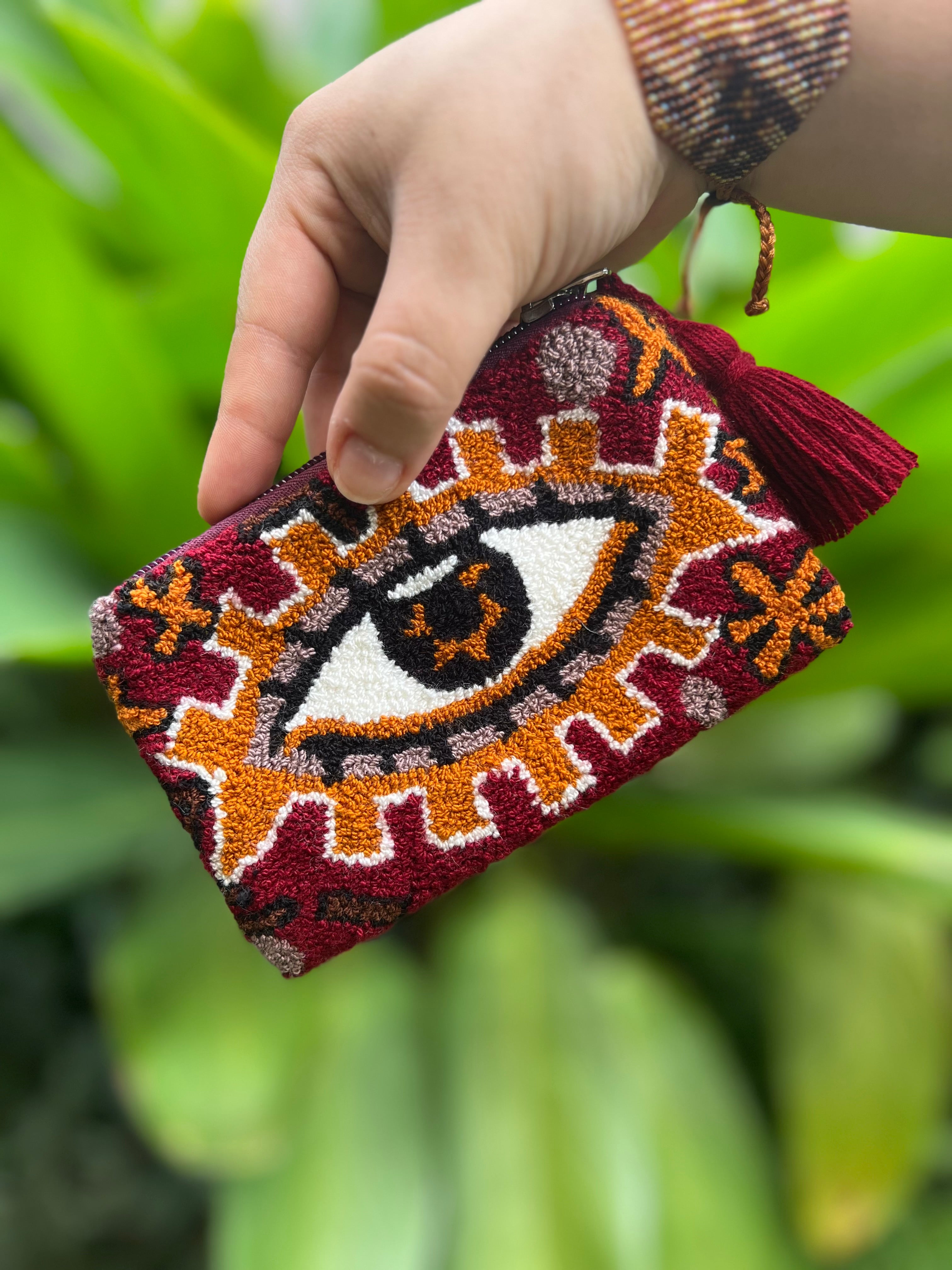 Ojos Tapizado ✻ Small Wayuu Clutch