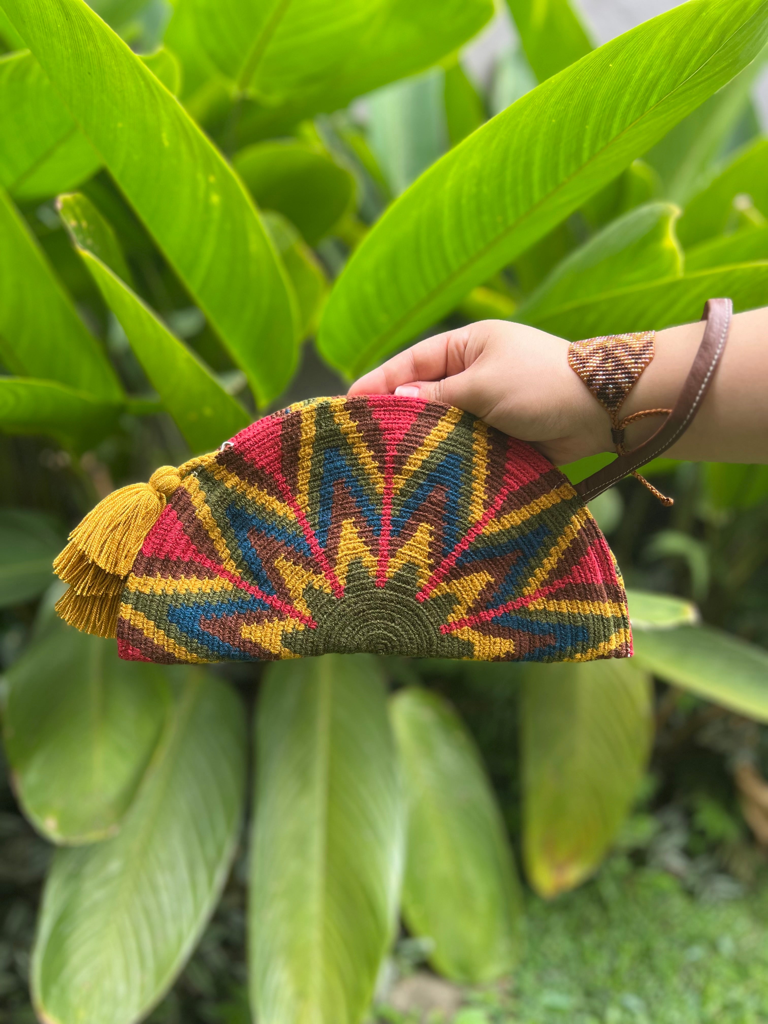 Large Empanada ✻ Wayuu Clutch