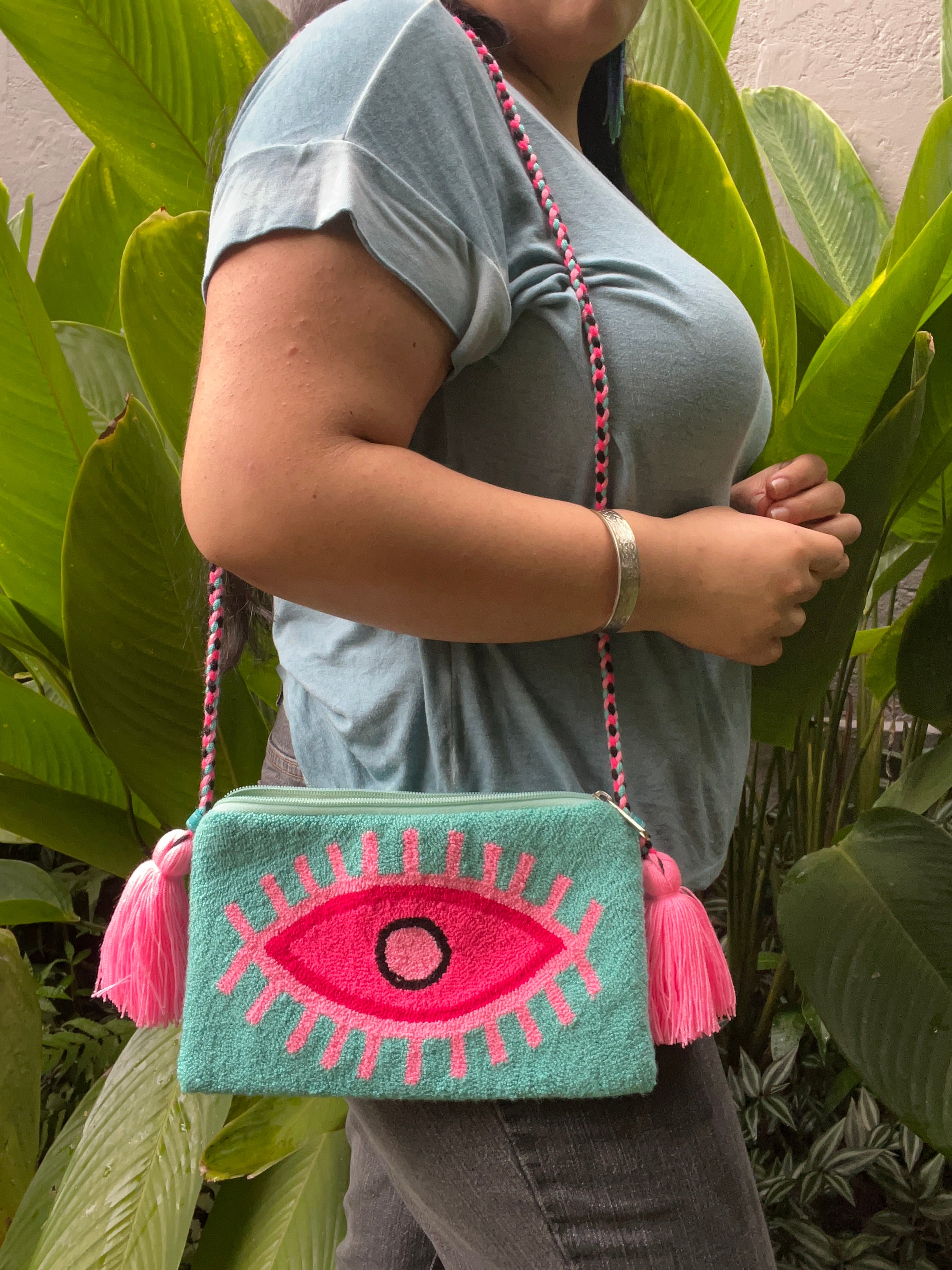 Tapizada  ✻ Large Wayuu Clutch with Strap