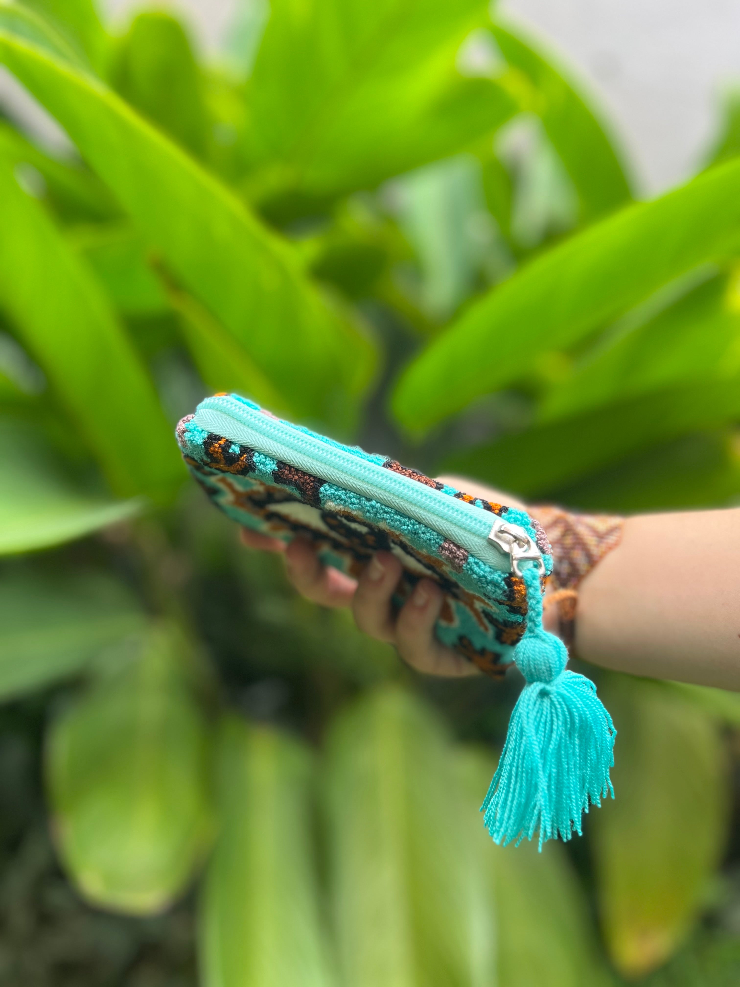 Ojos Tapizado ✻ Small Wayuu Clutch