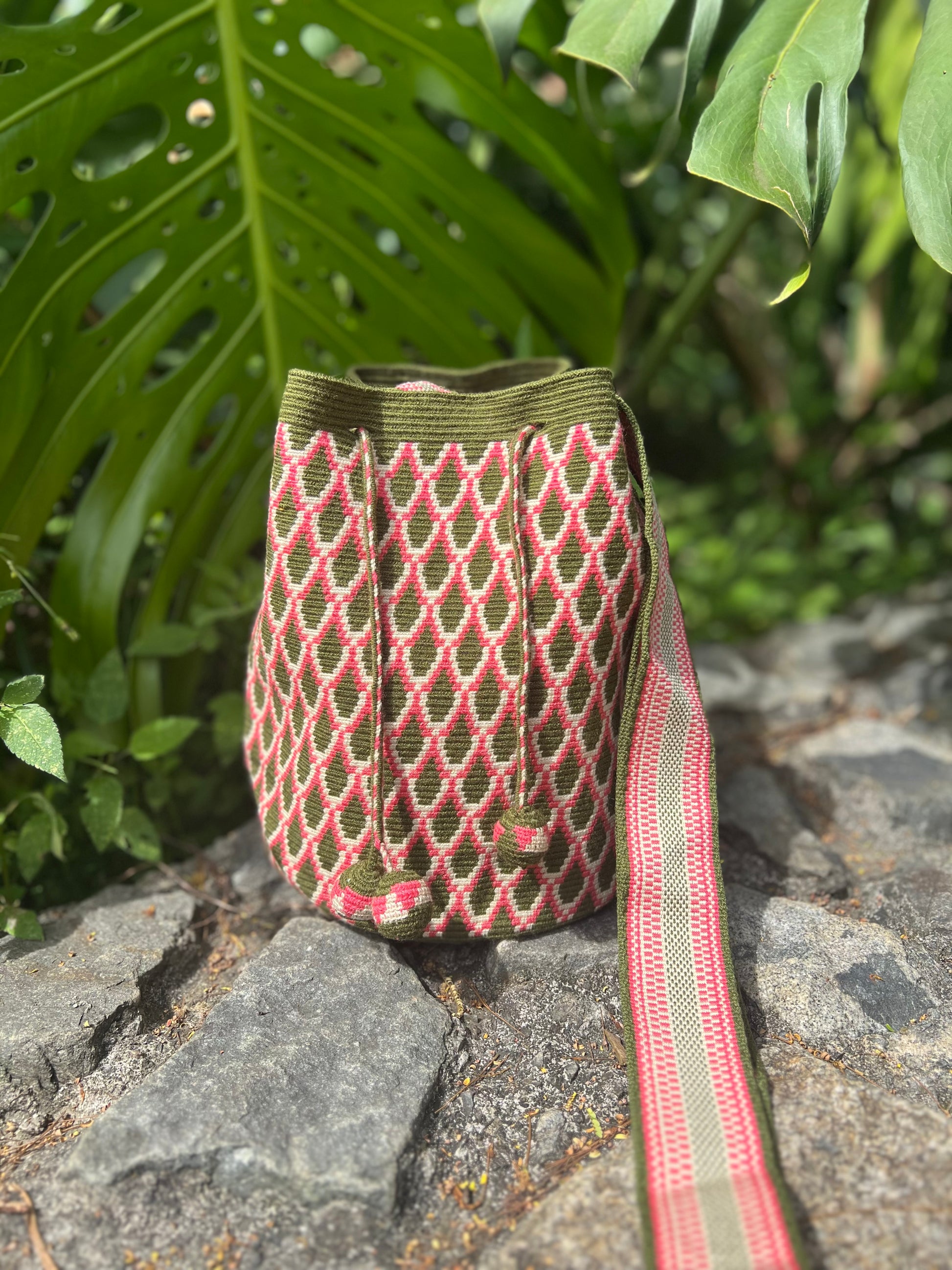 1 THREAD Guayaba ✻ Large Wayuu Mochila