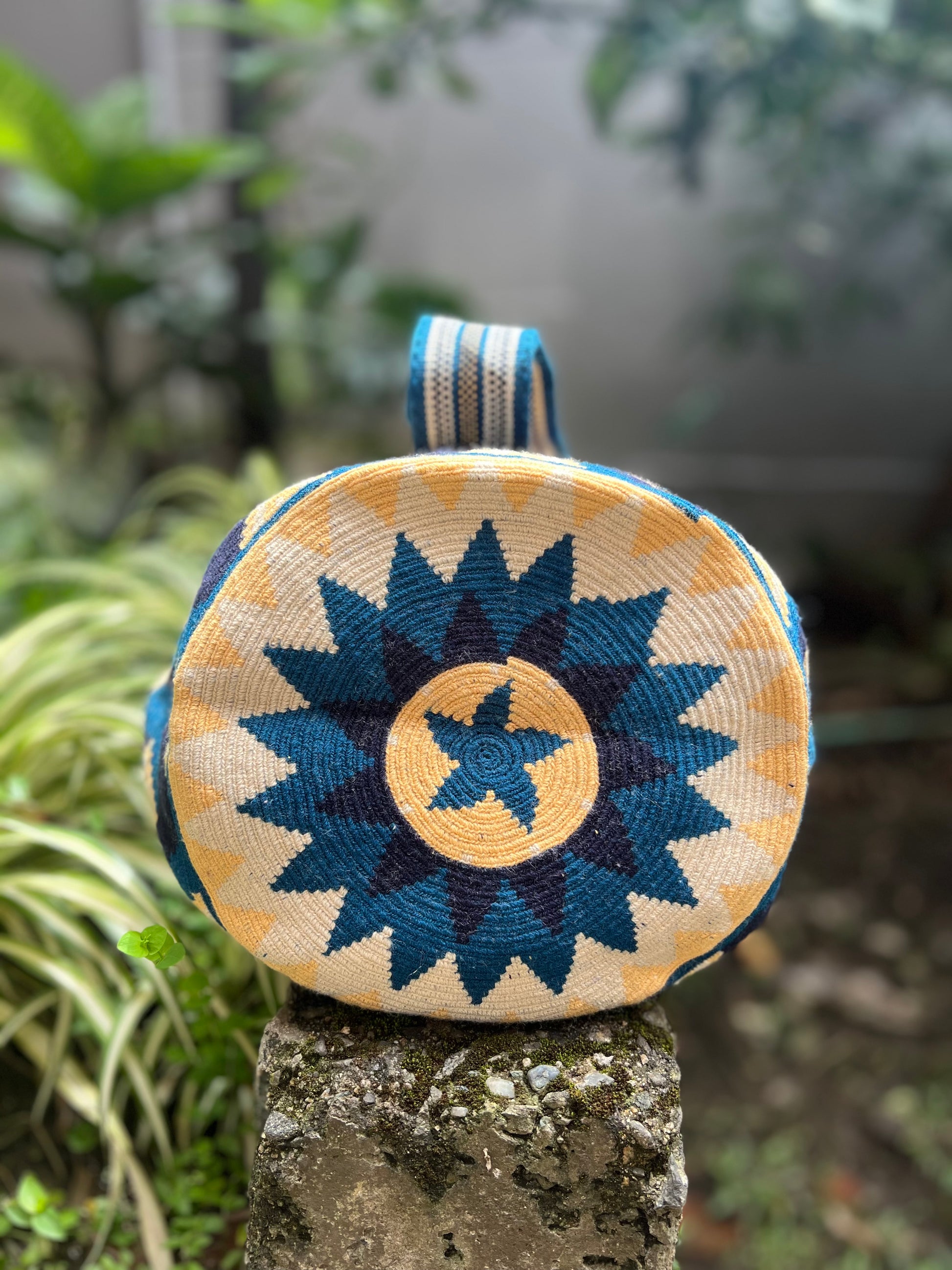 1 THREAD Spiral ✻ Large Wayuu Mochila