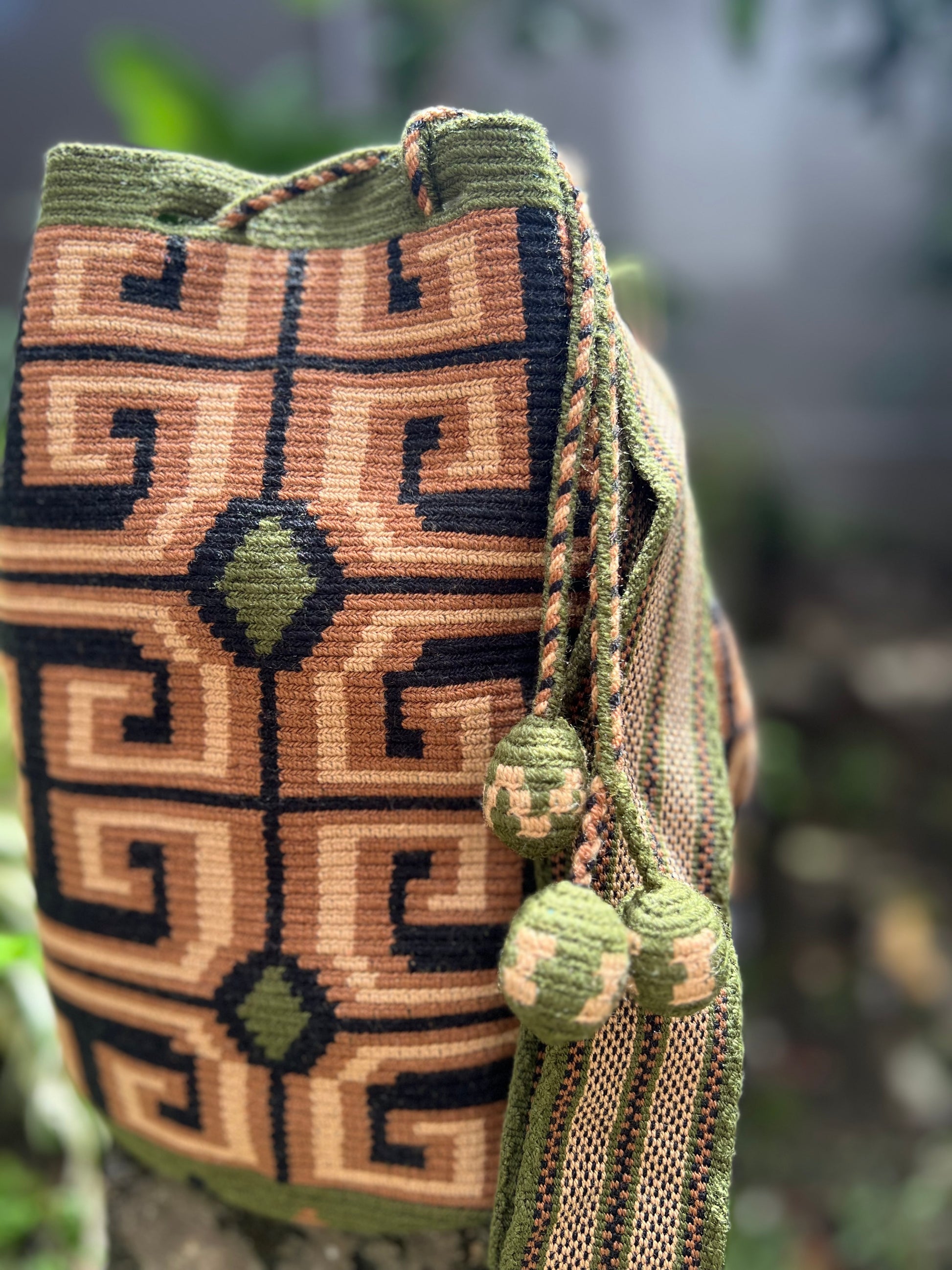 1 THREAD Helix ✻ Large Wayuu Mochila