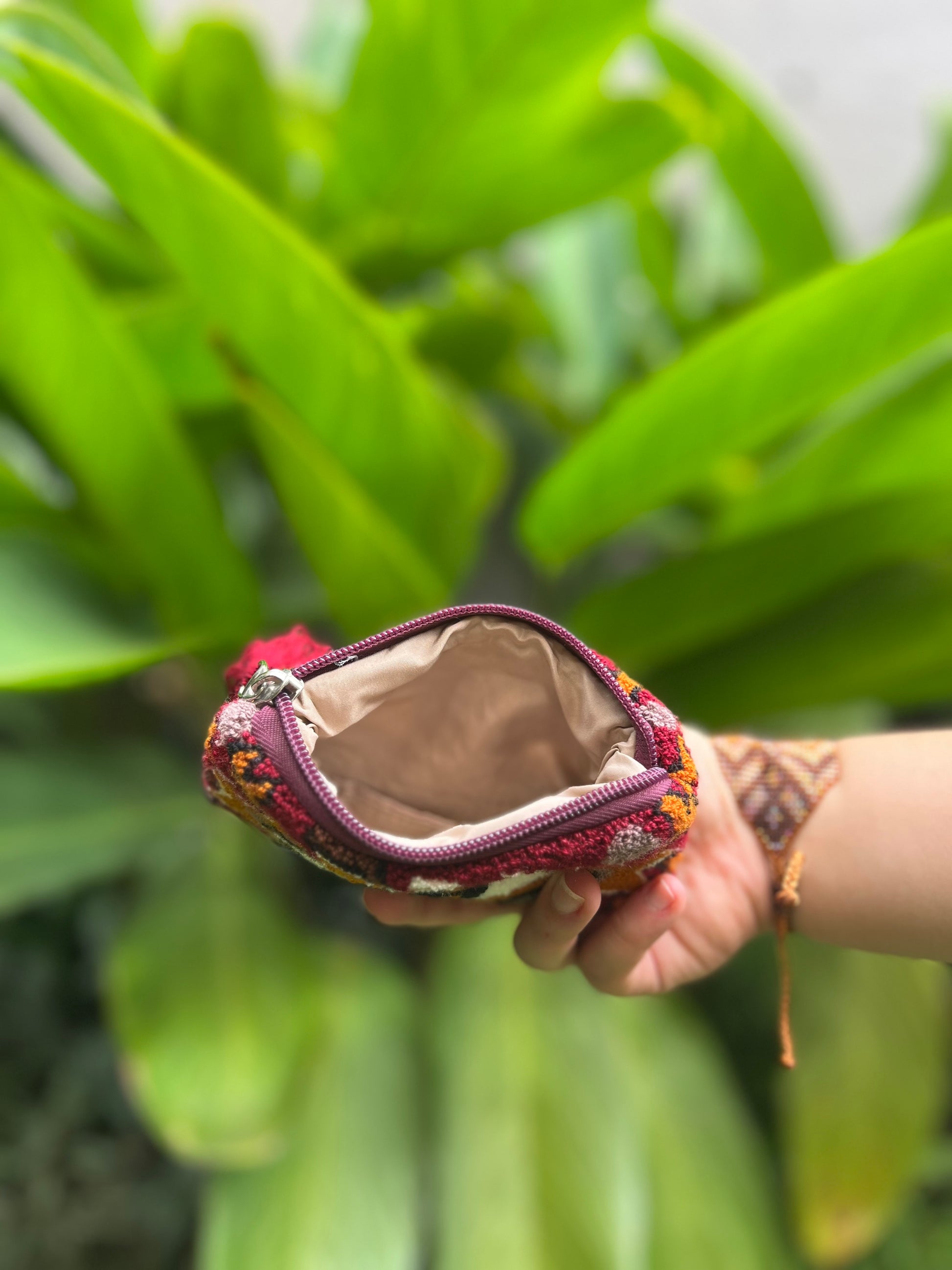 Ojos Tapizado ✻ Small Wayuu Clutch