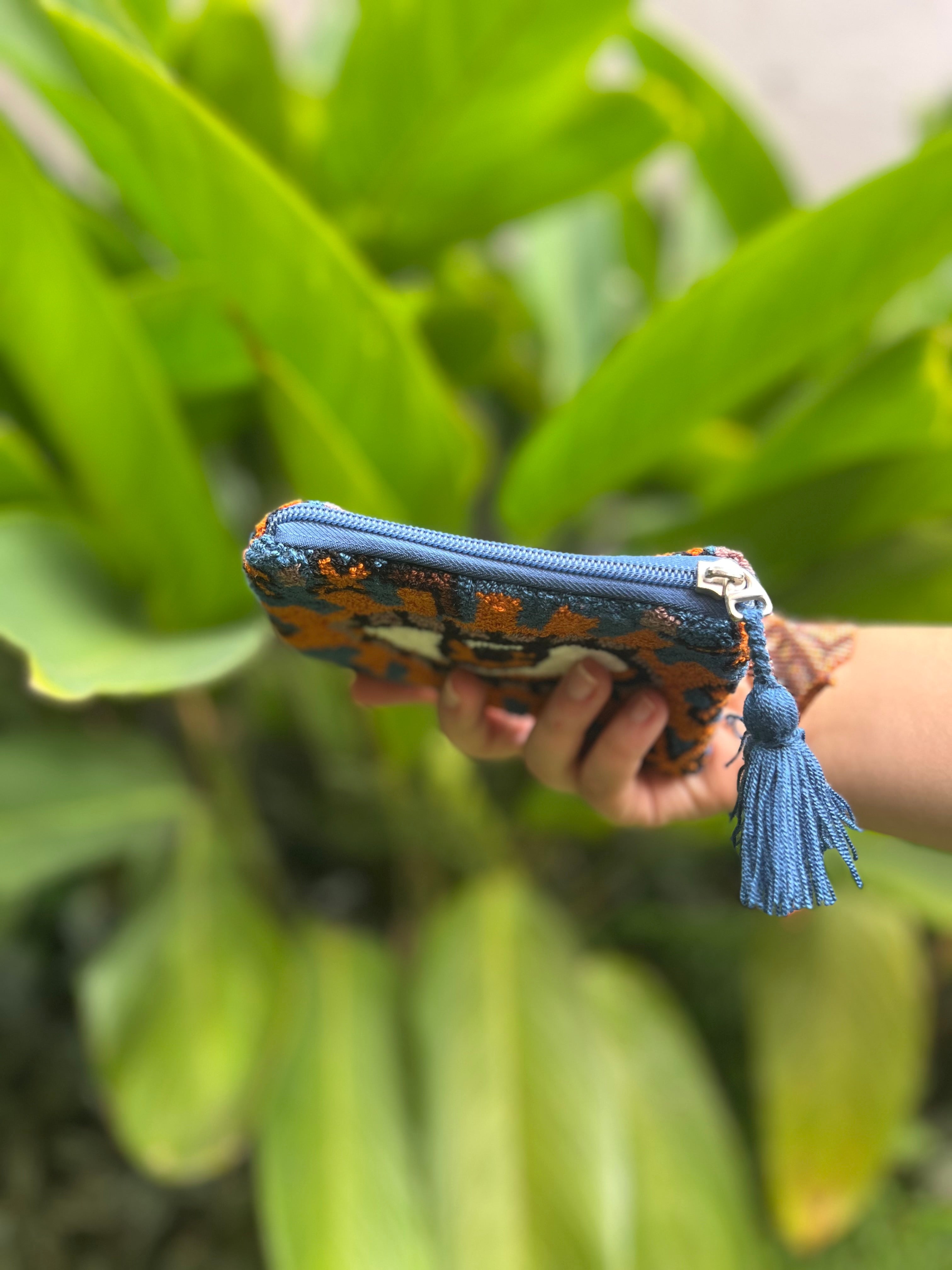 Ojos Tapizado ✻ Small Wayuu Clutch