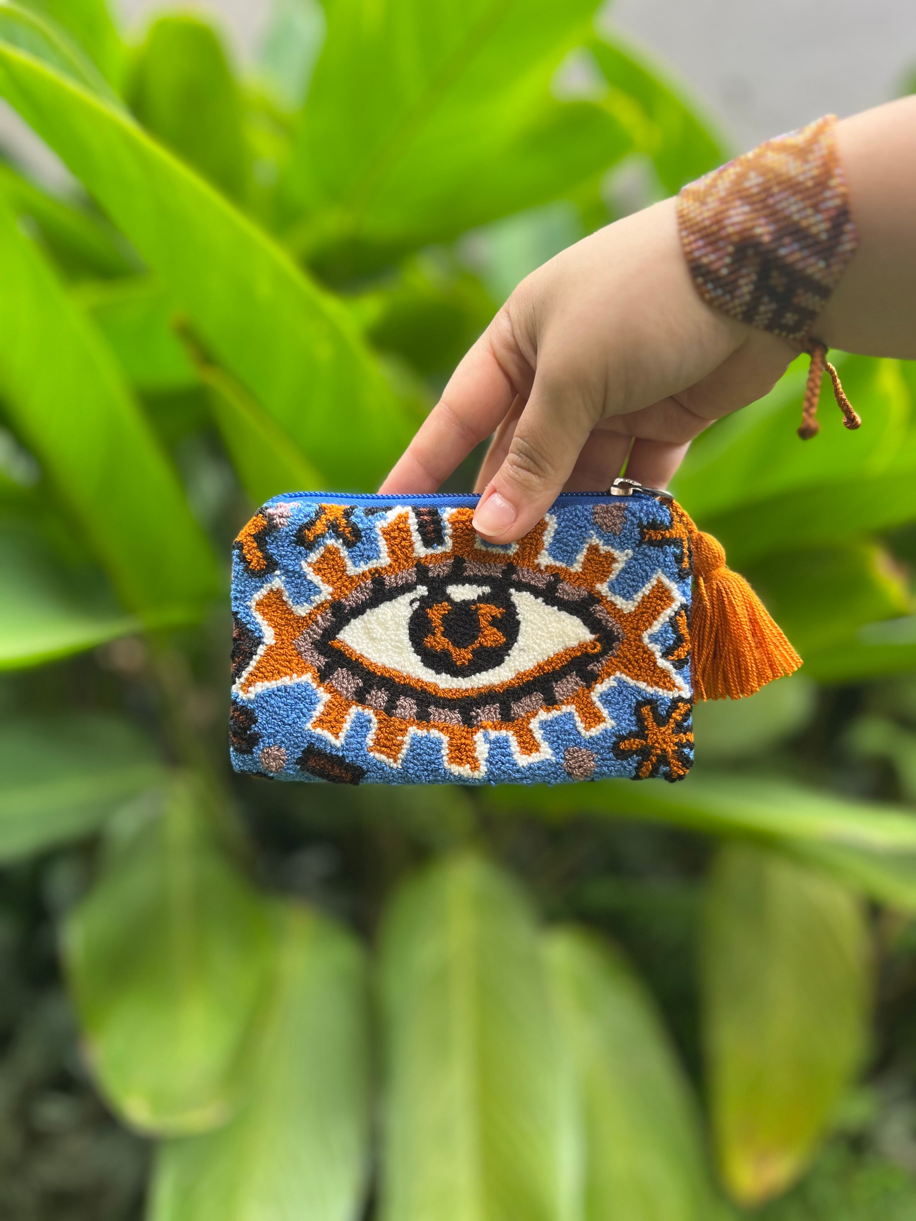 Ojos Tapizado ✻ Small Wayuu Clutch