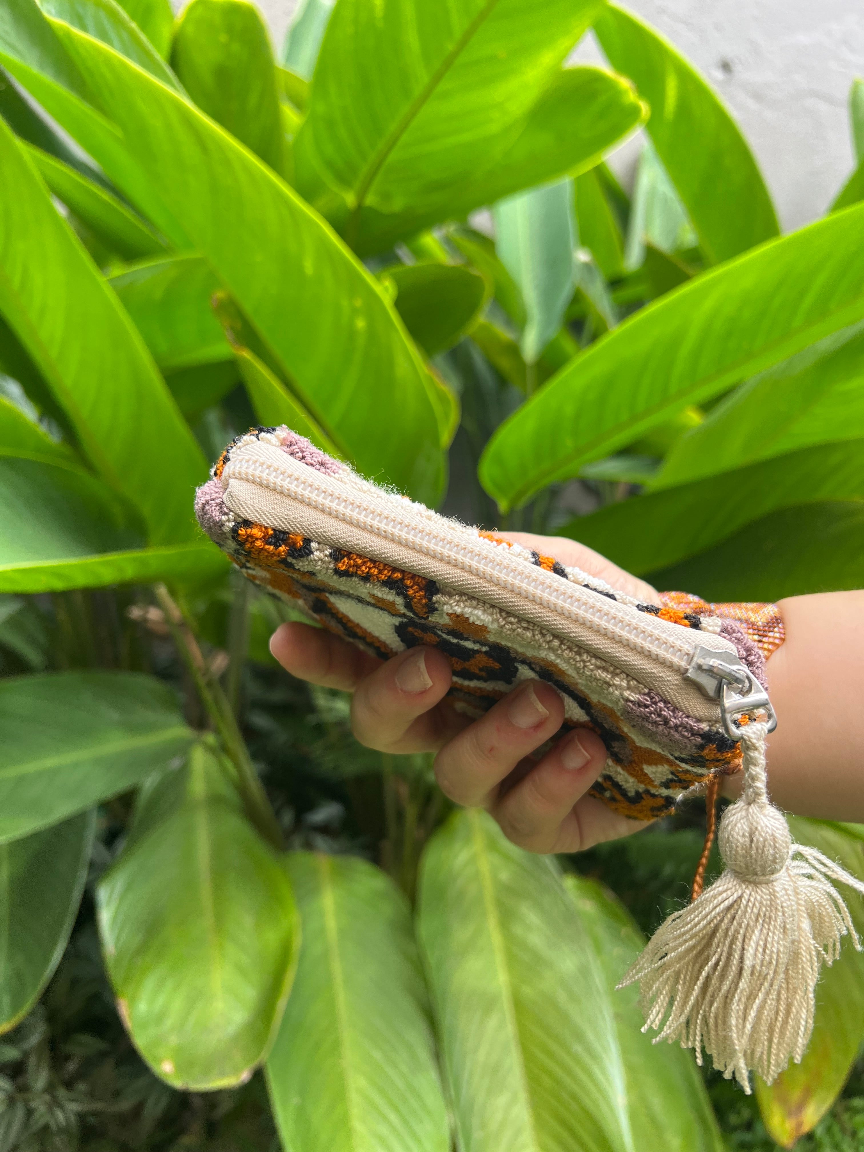 Ojos Tapizado ✻ Small Wayuu Clutch