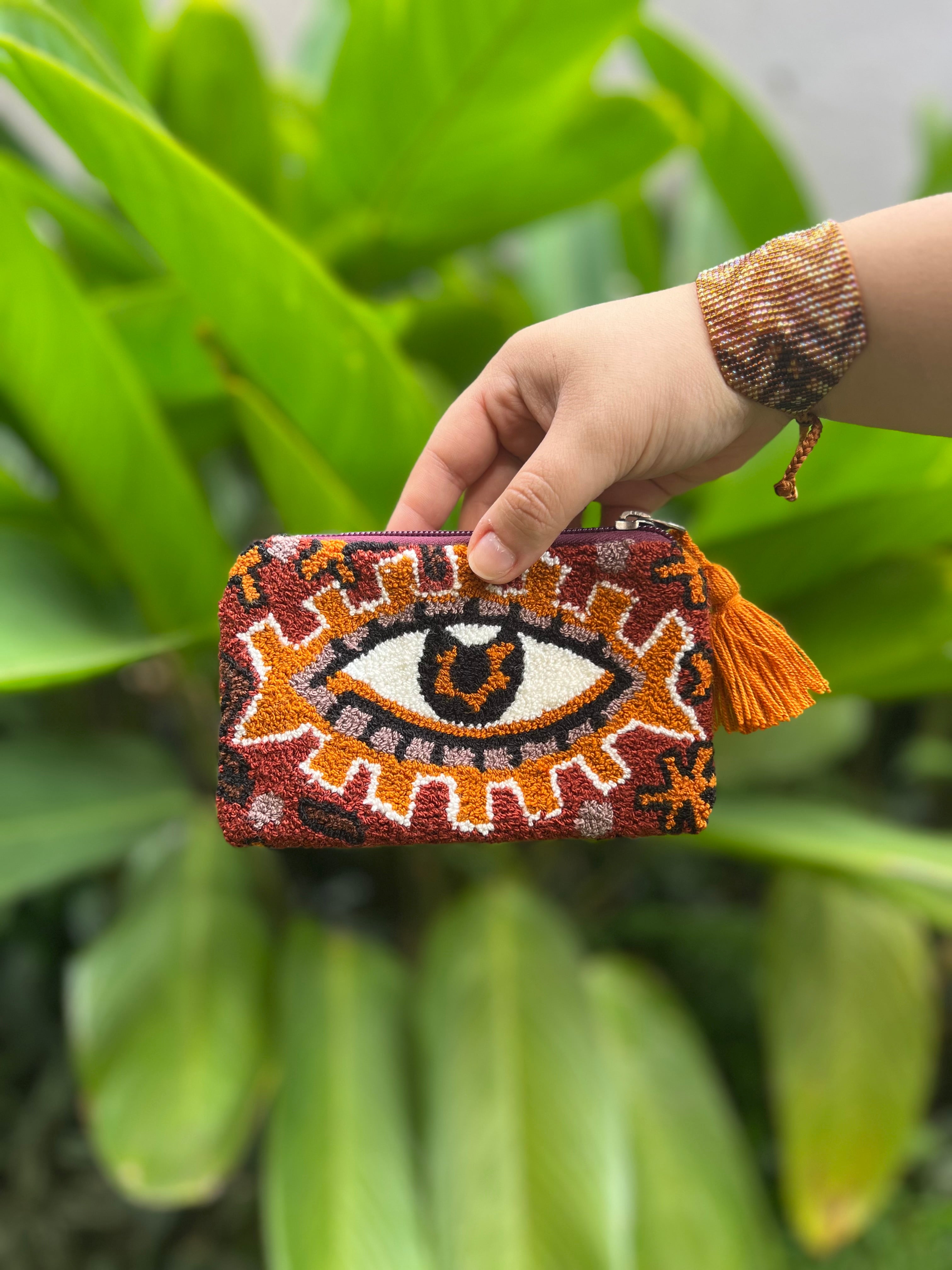 Ojos Tapizado ✻ Small Wayuu Clutch