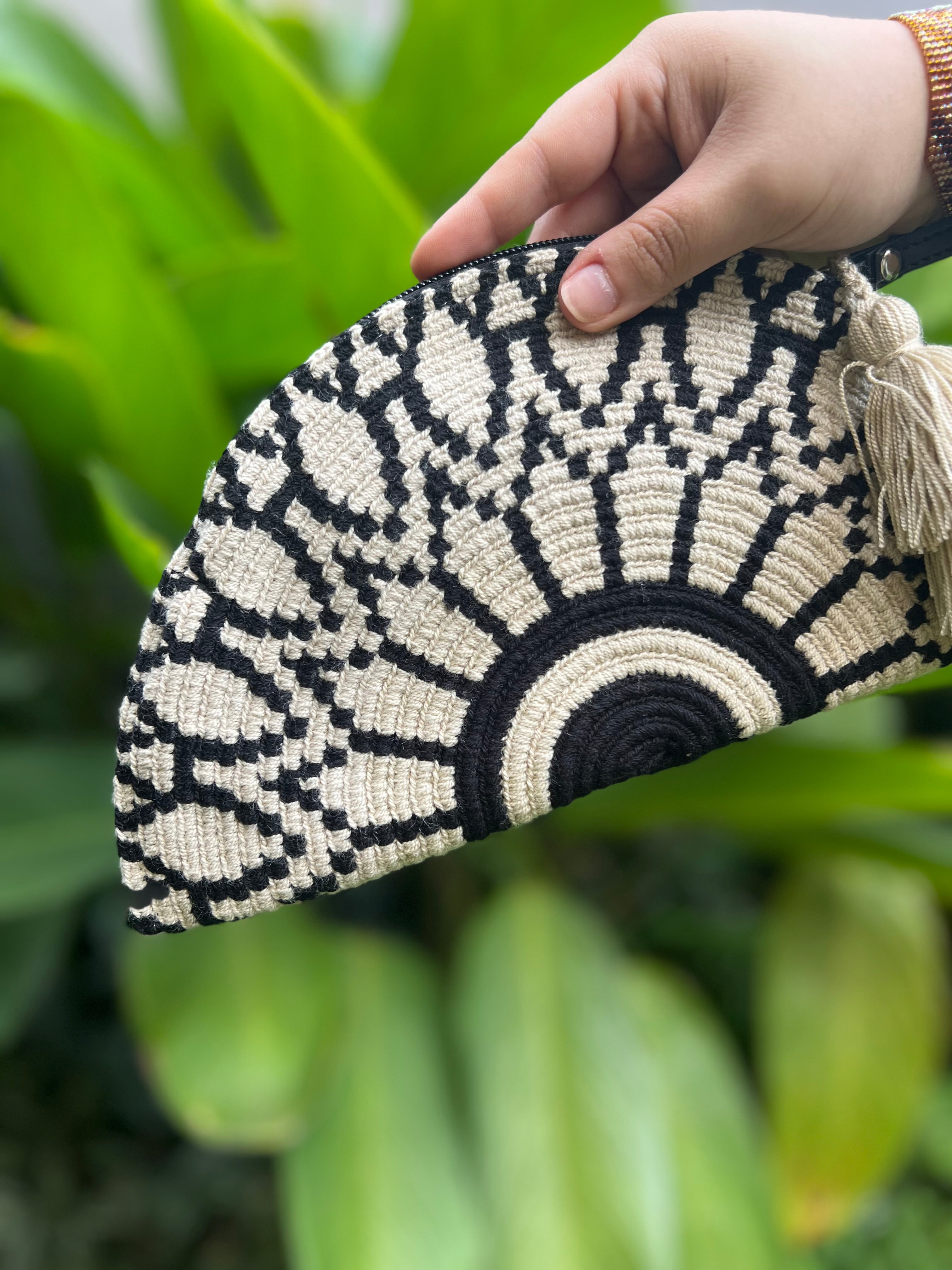 Large Empanada ✻ Wayuu Clutch