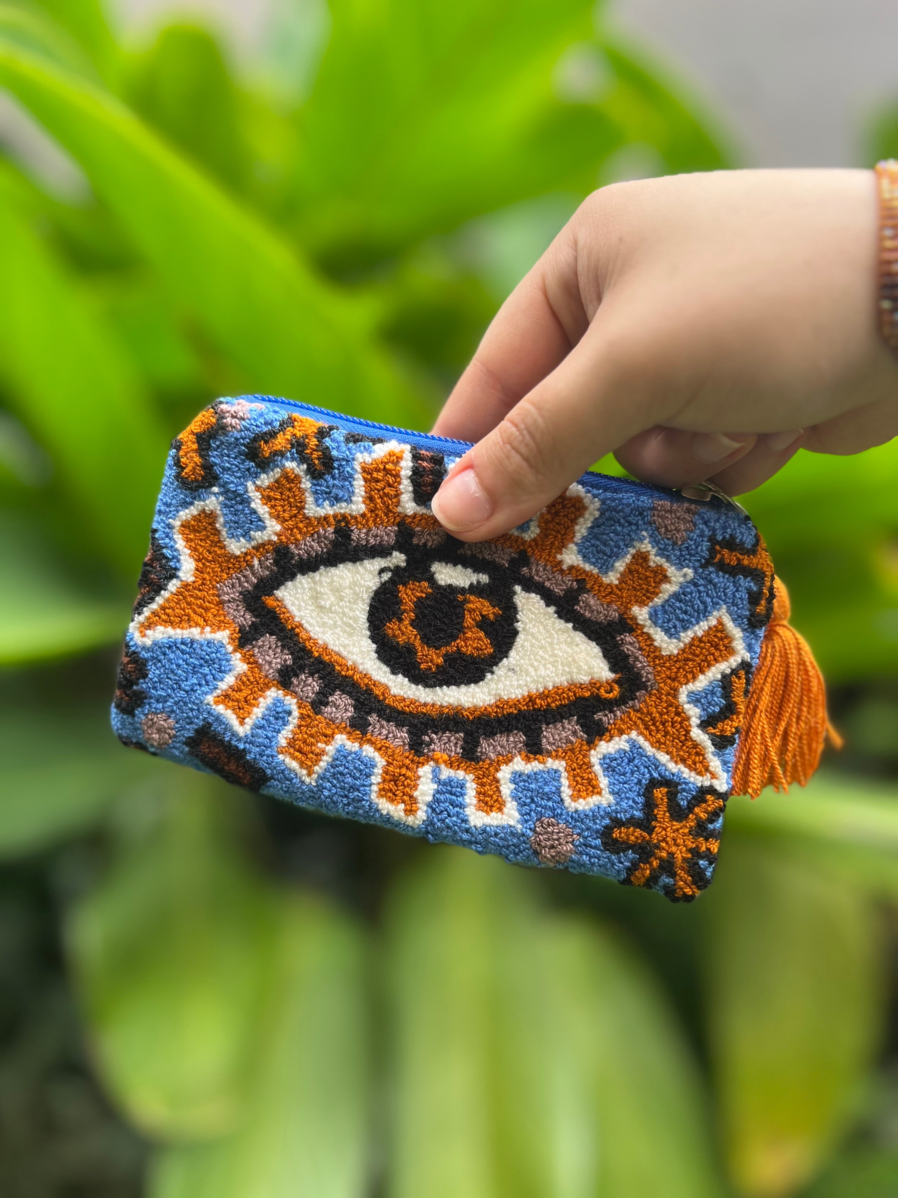 Ojos Tapizado ✻ Small Wayuu Clutch