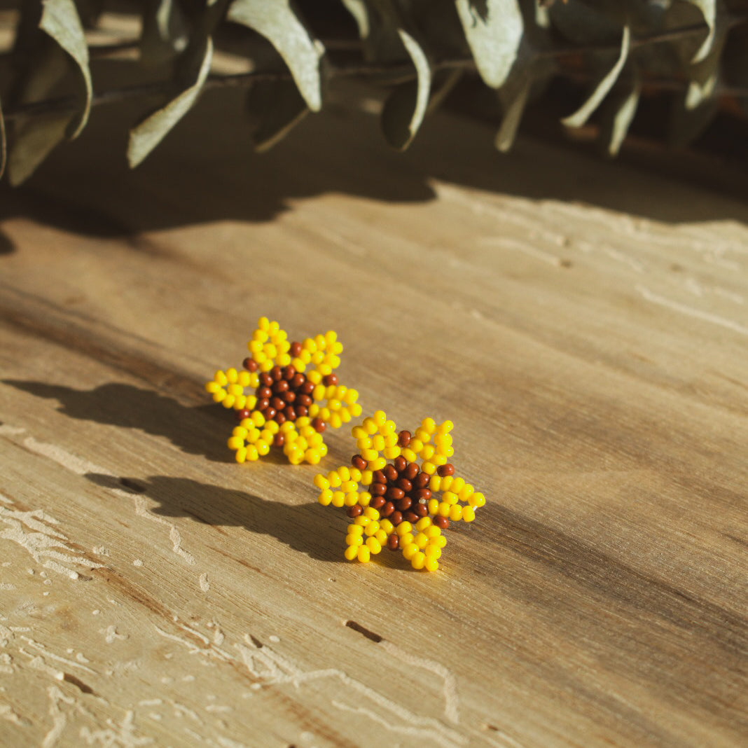 Flor Studs ✻ Embera Beaded Earrings