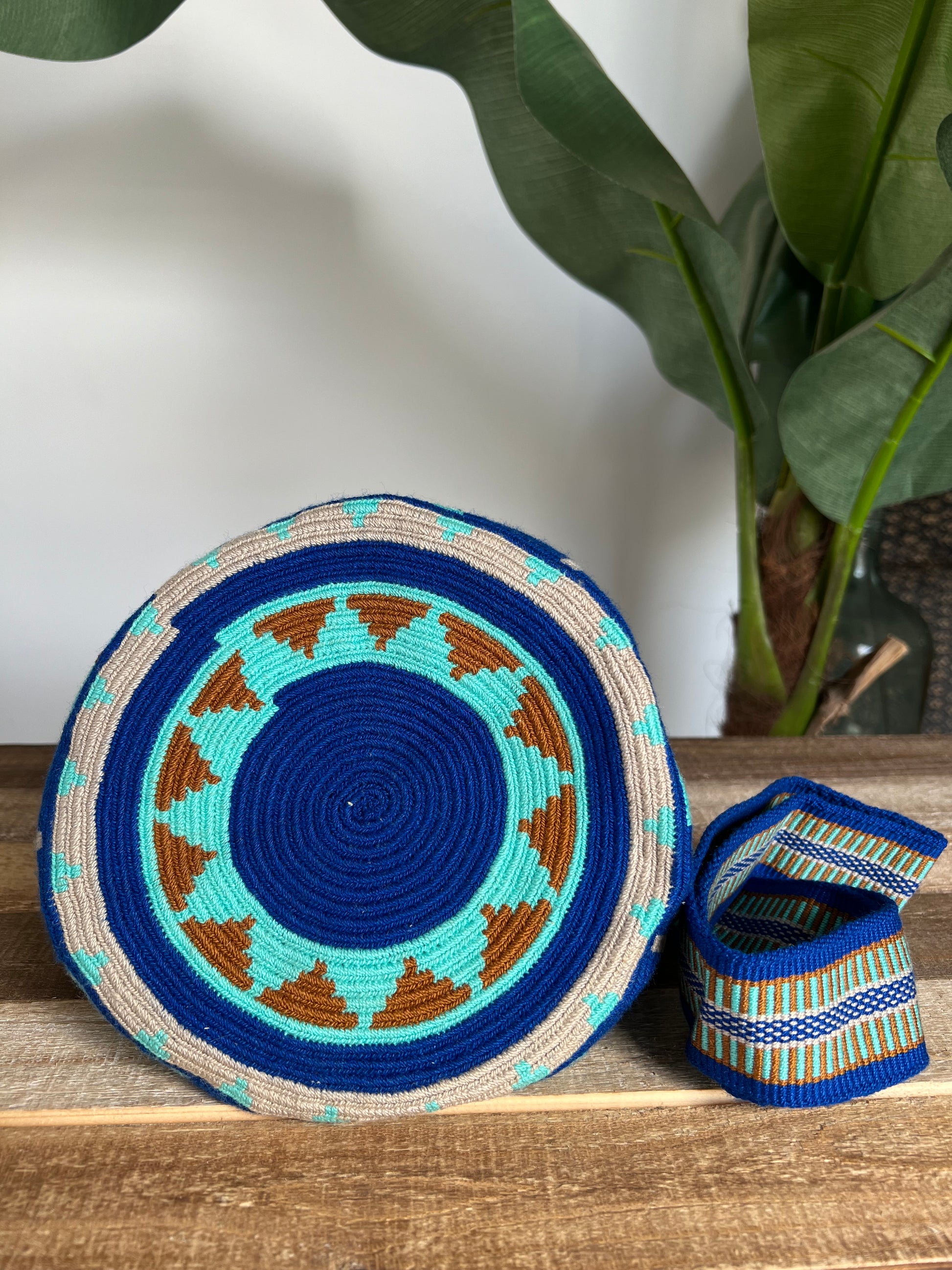 1 THREAD  ✻ Medium Wayuu Mochila