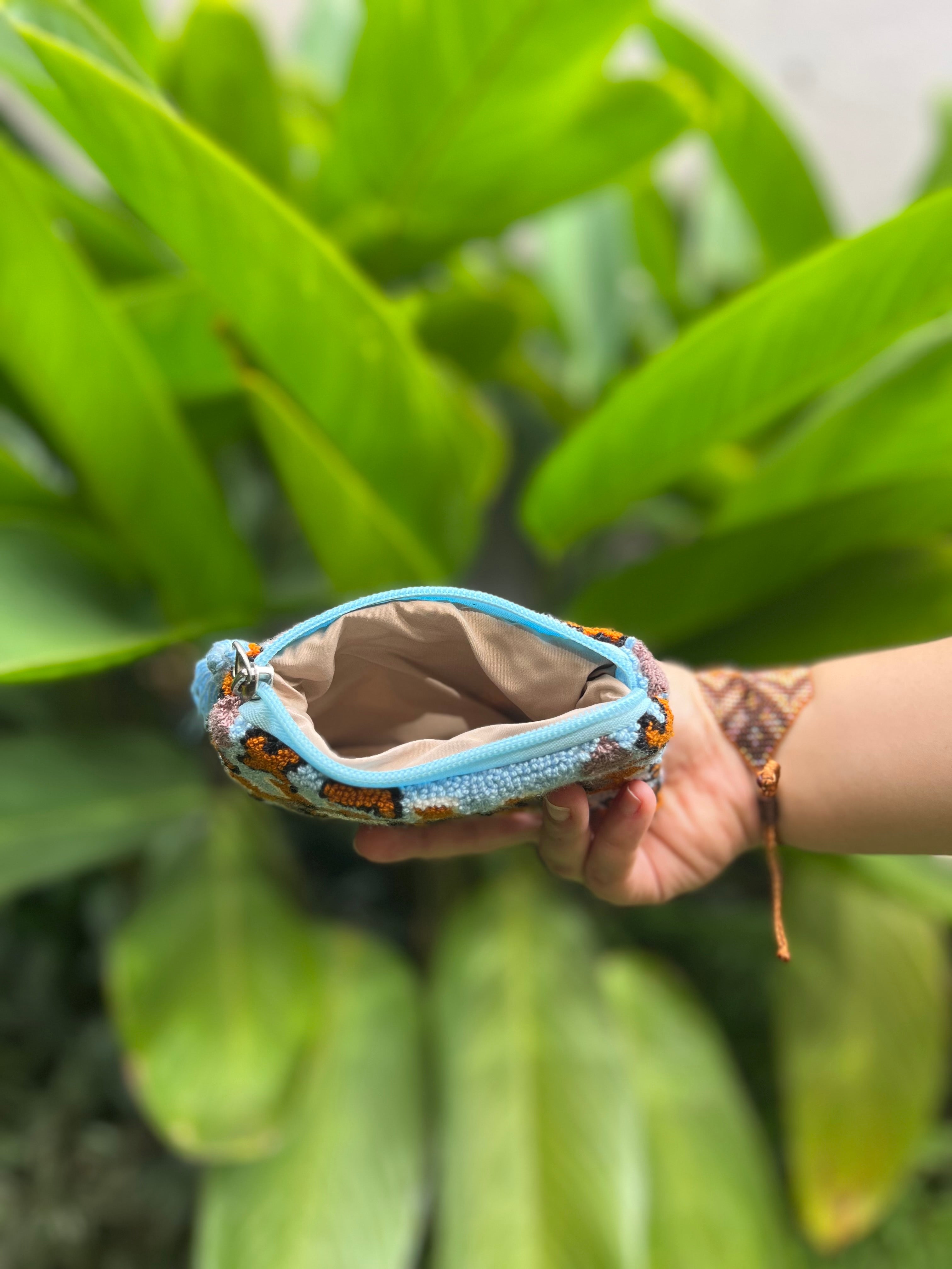 Ojos Tapizado ✻ Small Wayuu Clutch