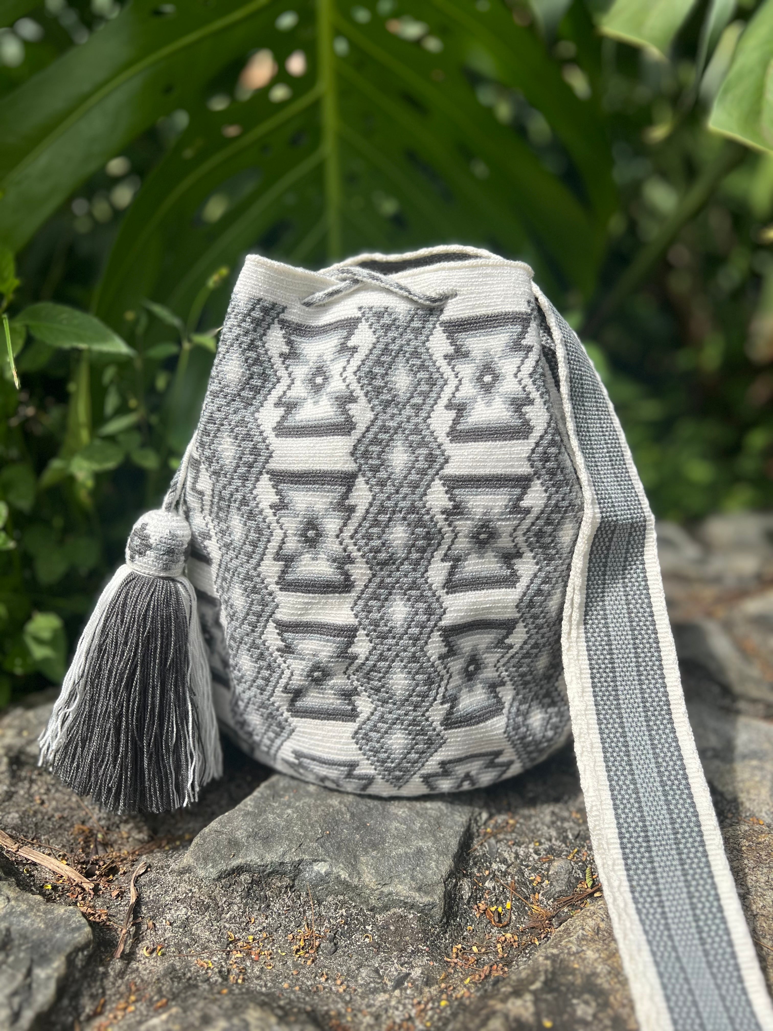 1 THREAD Tinta ✻ Large Wayuu Mochila