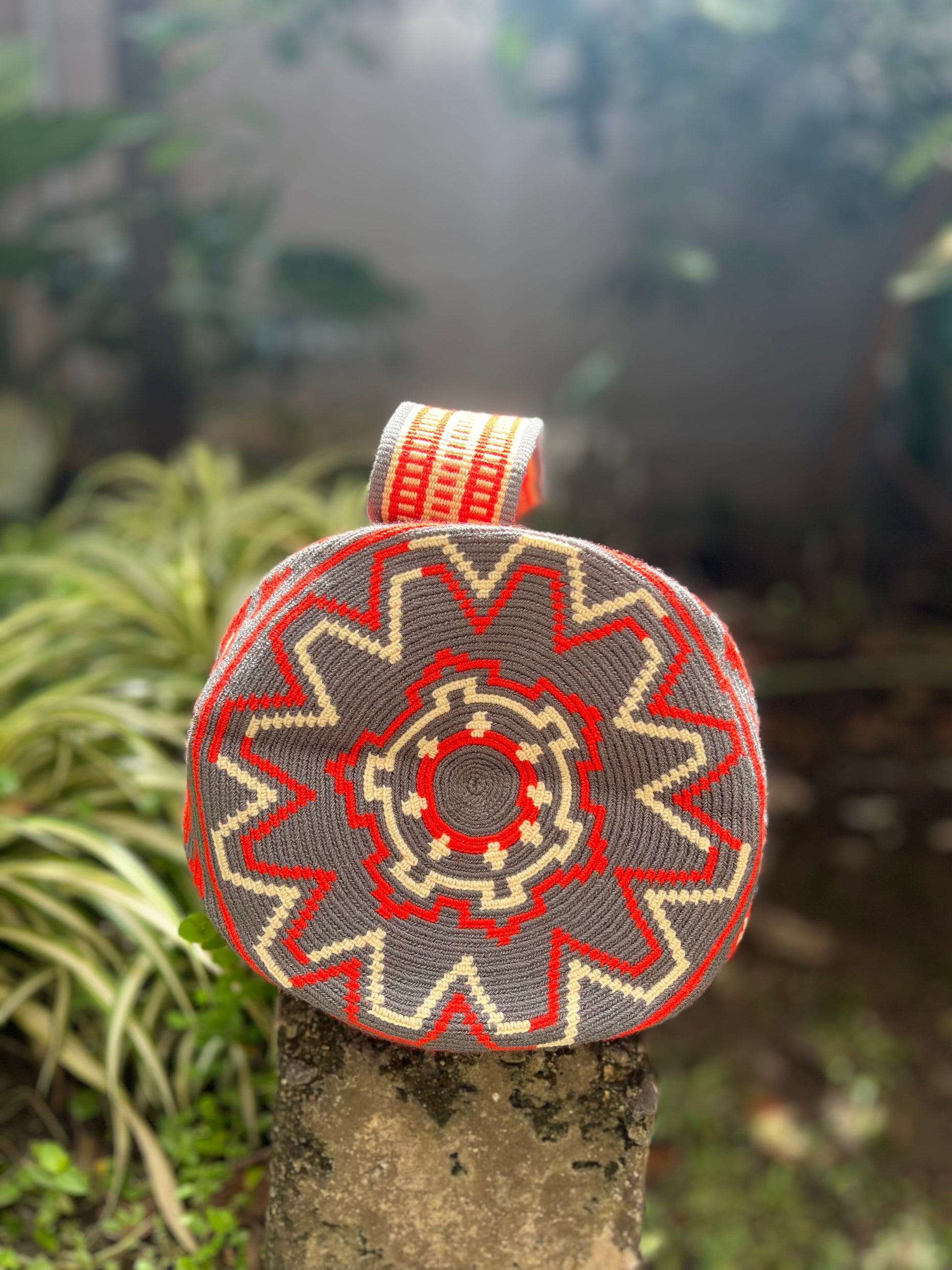 1 THREAD Achiote ✻ Large Wayuu Mochila