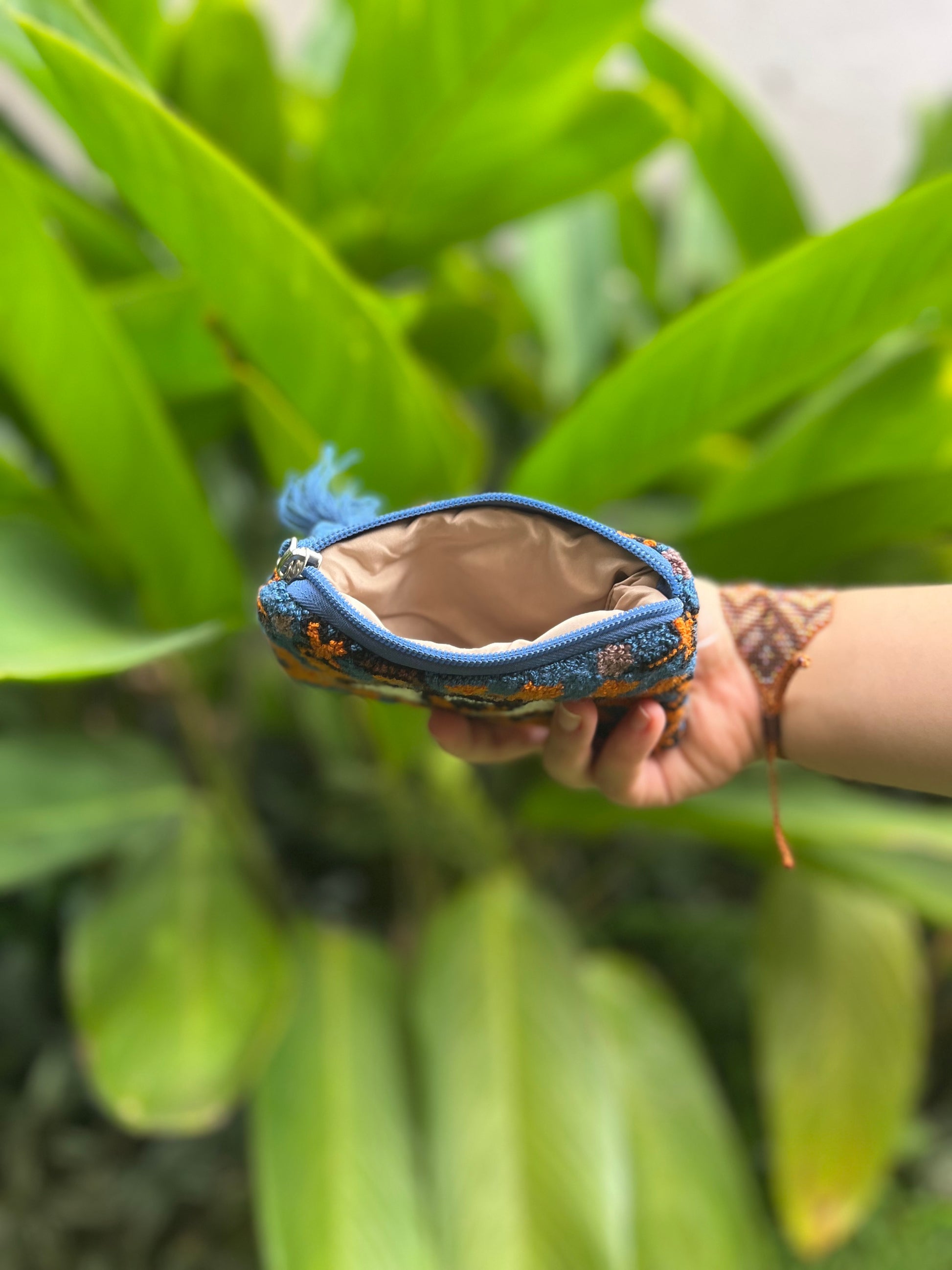 Ojos Tapizado ✻ Small Wayuu Clutch