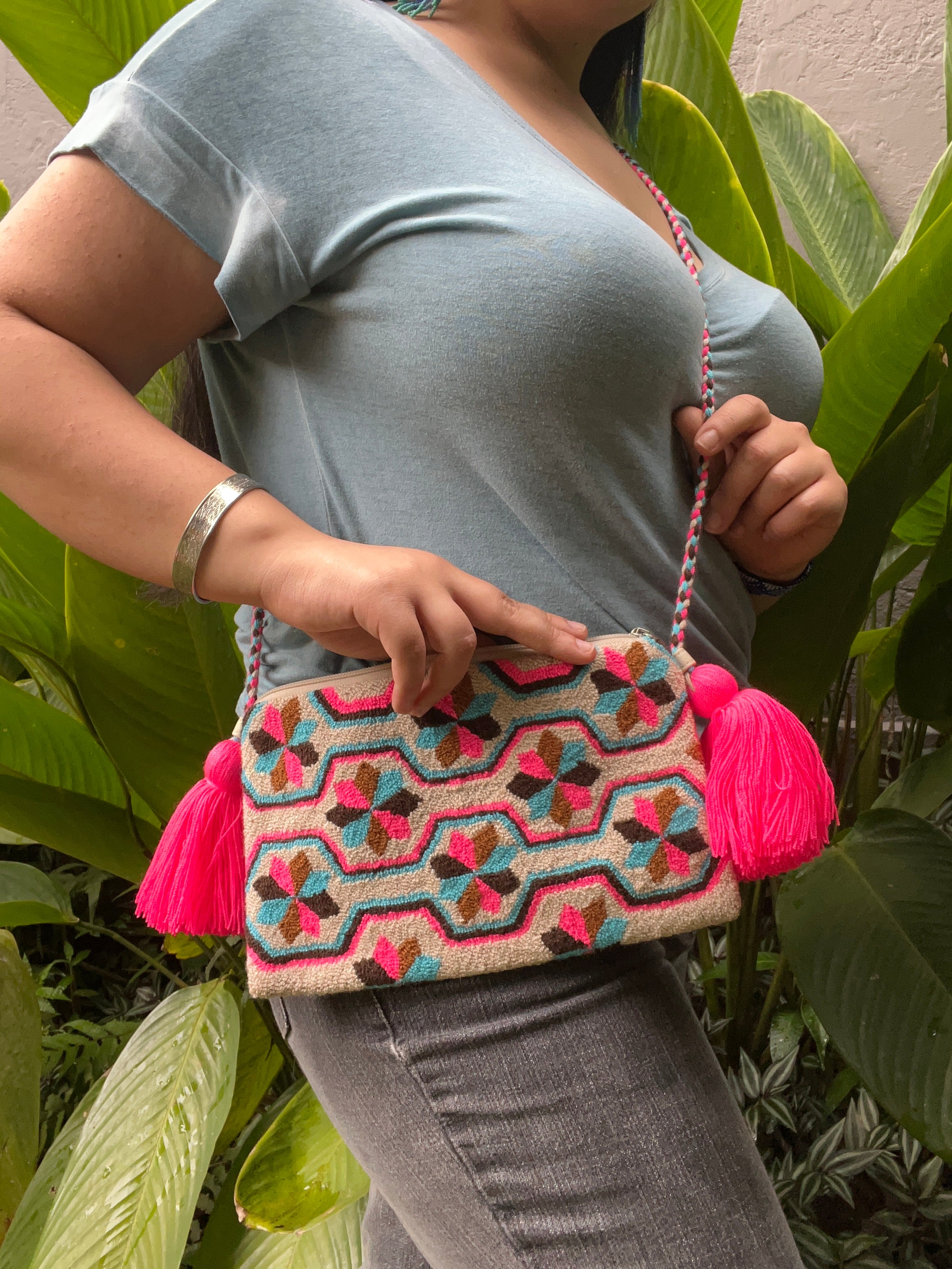 Tapizada  ✻ Large Wayuu Clutch with Strap