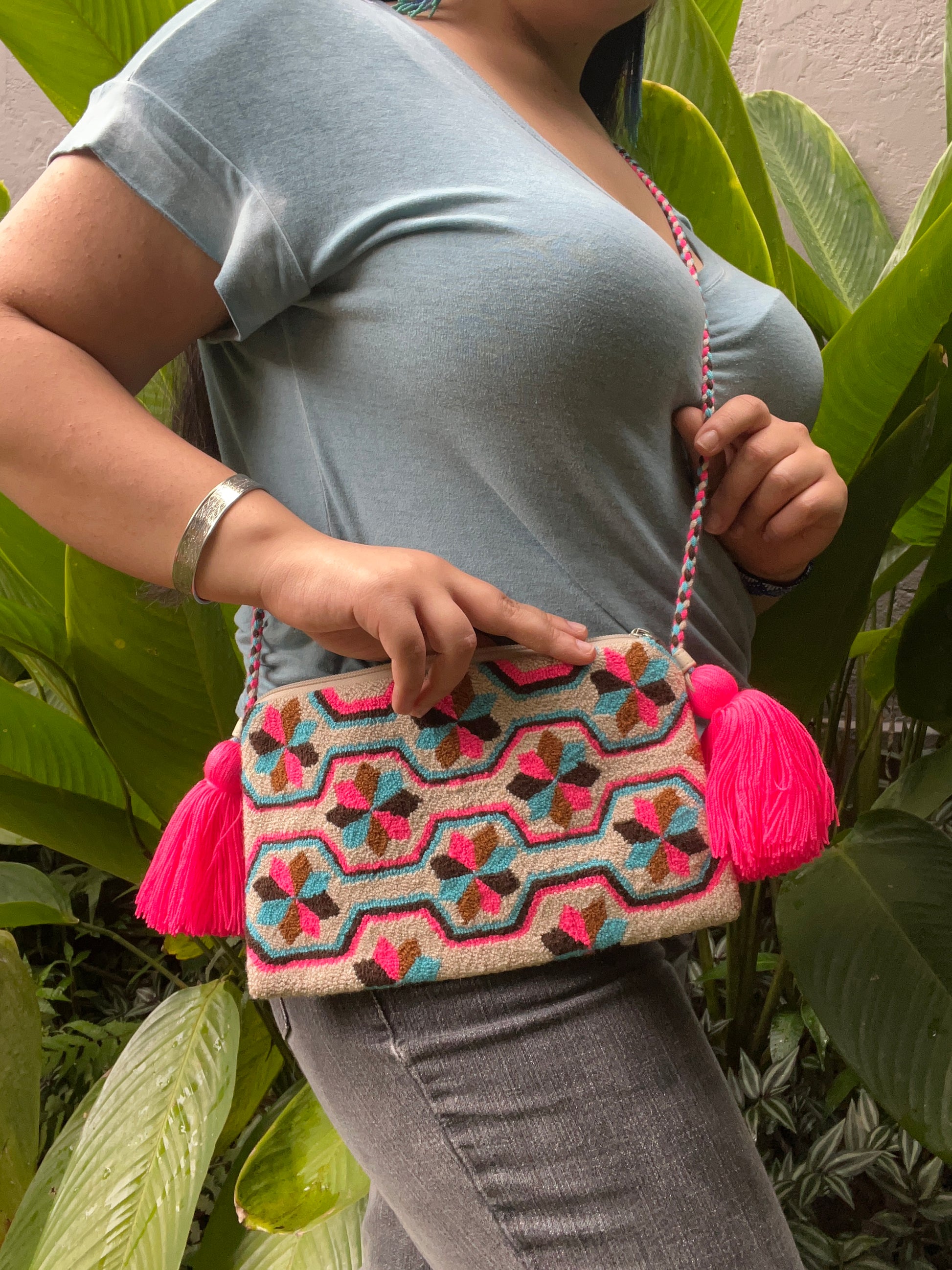 Tapizada  ✻ Large Wayuu Clutch with Strap