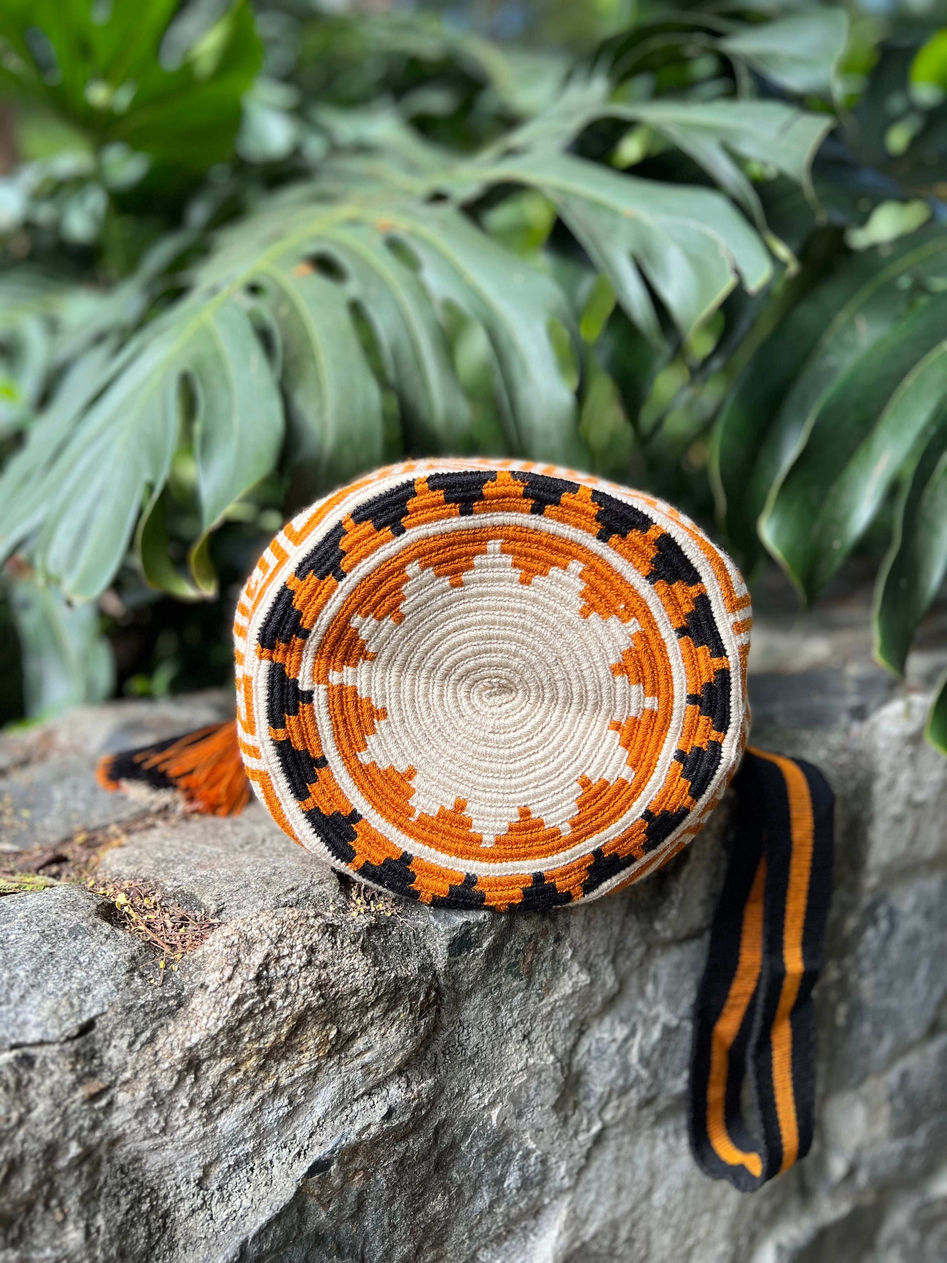 Labra Black ✻ Large Wayuu Mochila