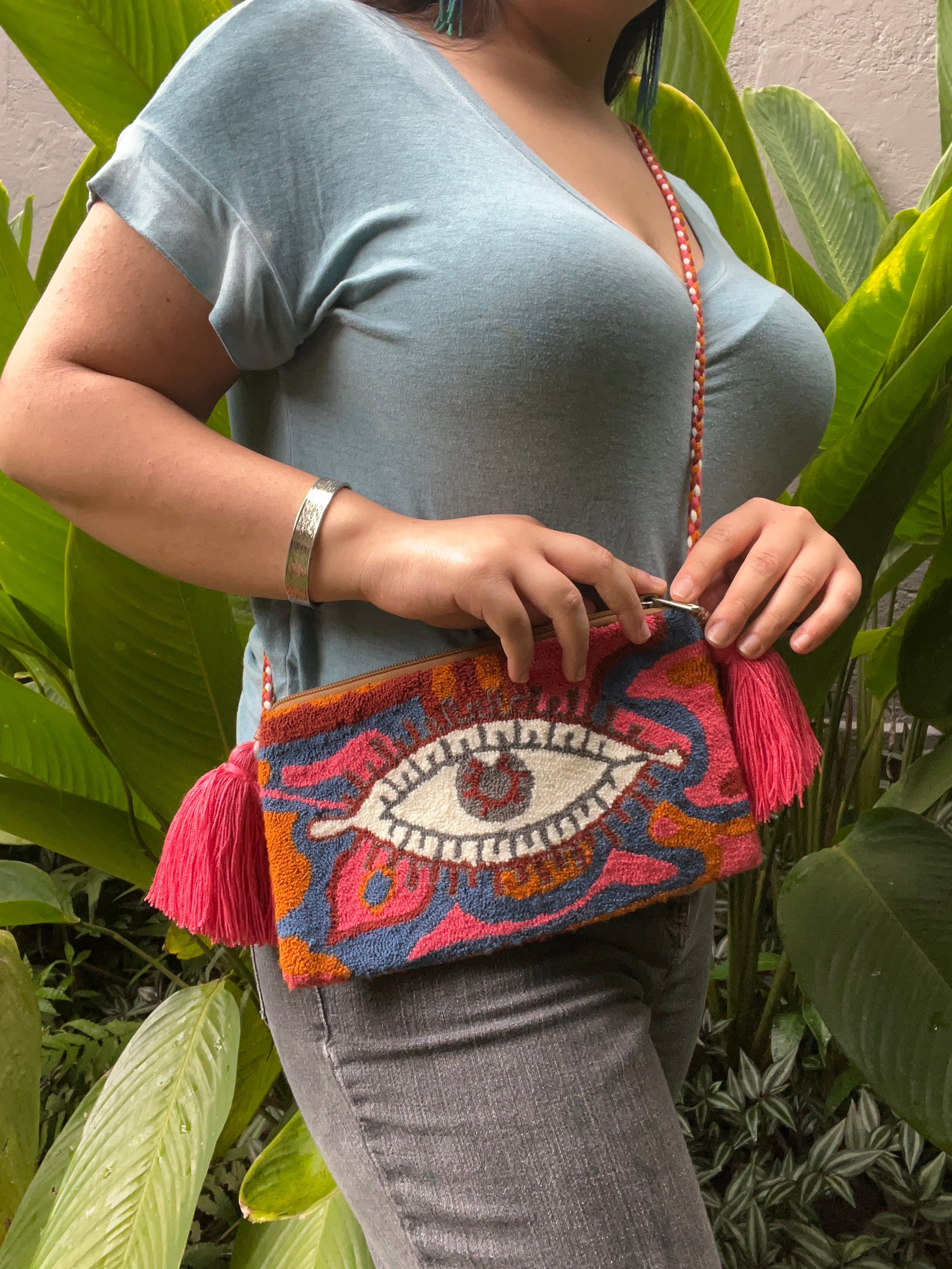 Tapizada  ✻ Large Wayuu Clutch with Strap