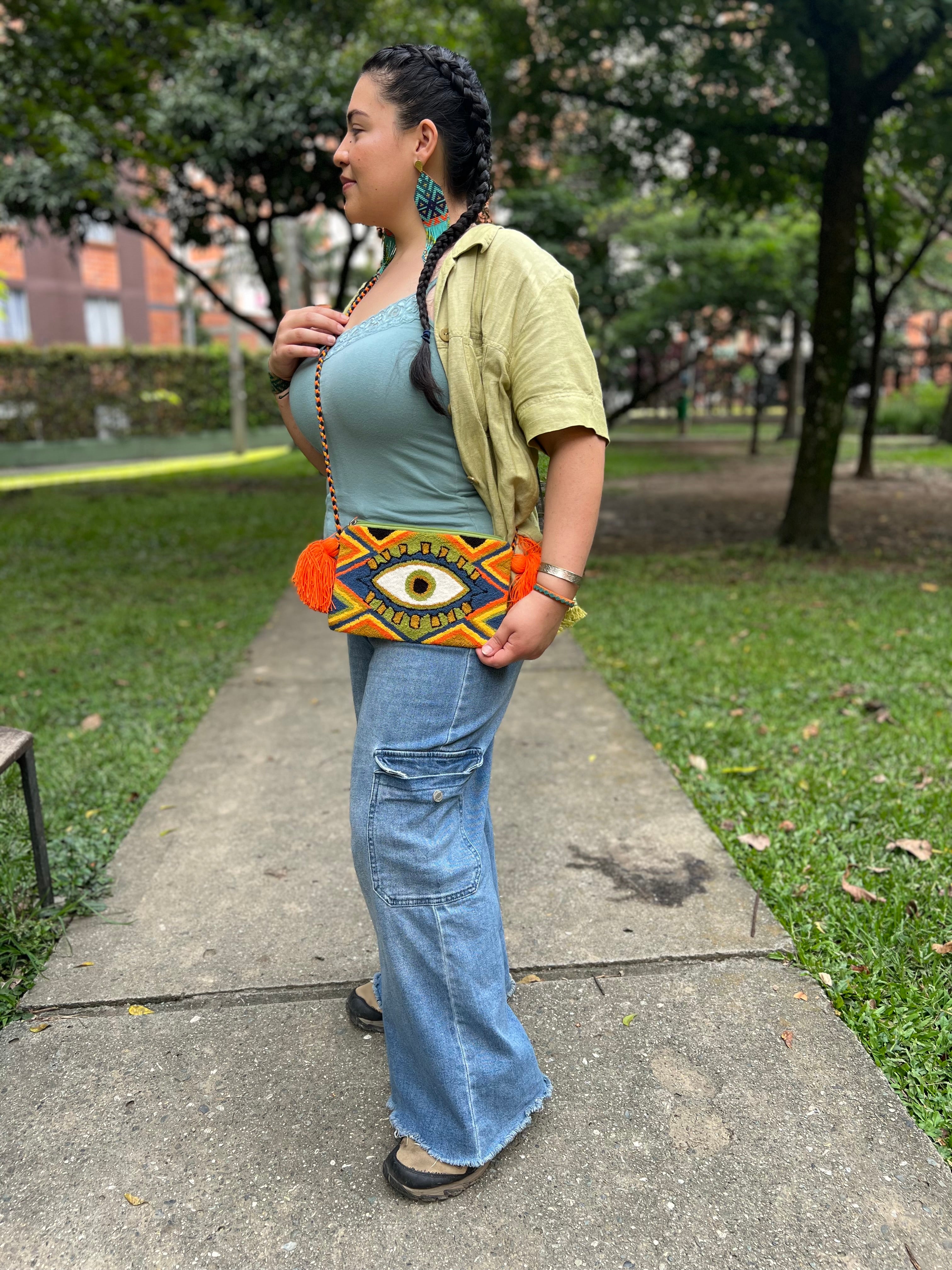 Tapizada  ✻ Large Wayuu Clutch with Strap