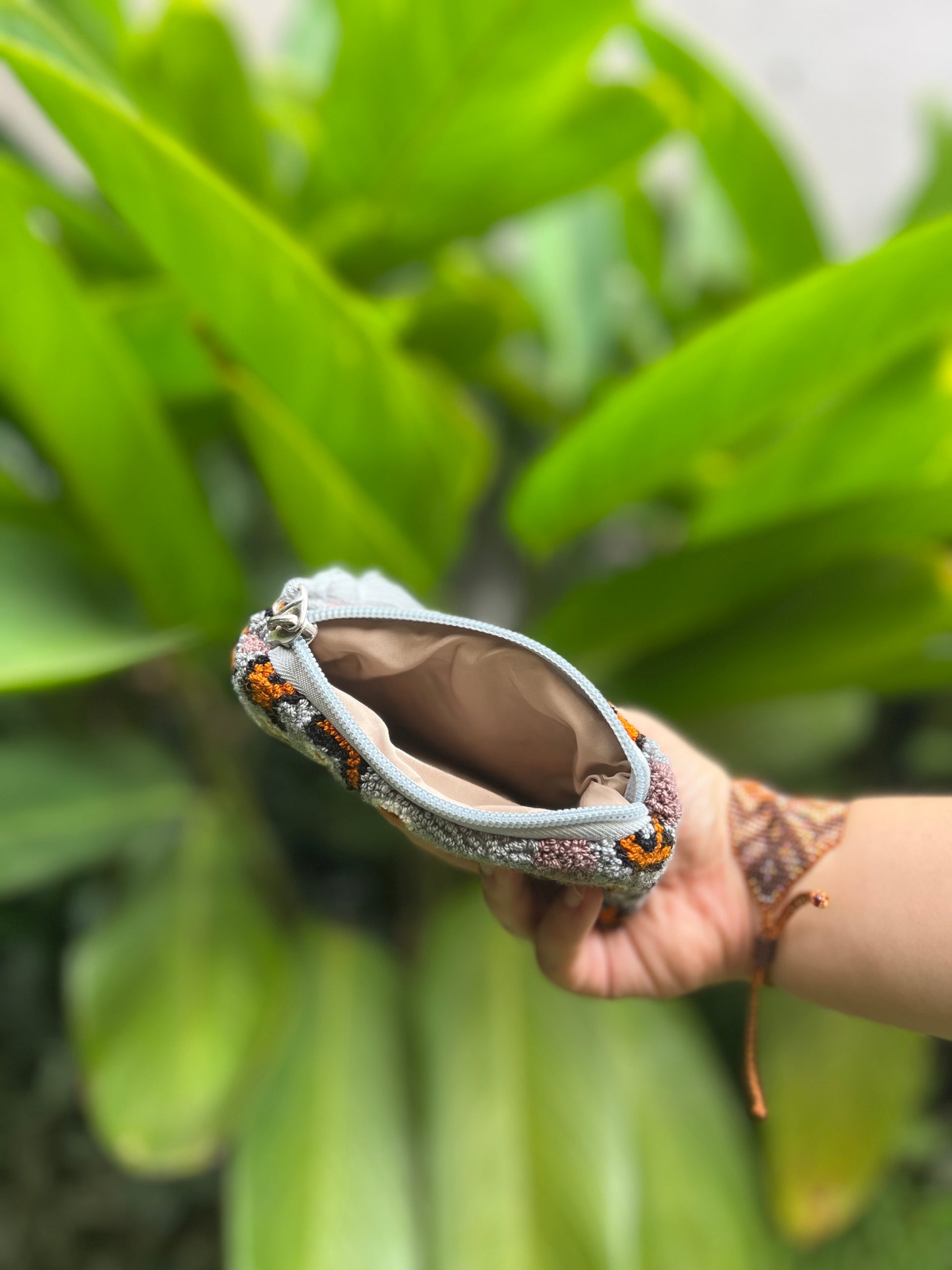 Ojos Tapizado ✻ Small Wayuu Clutch