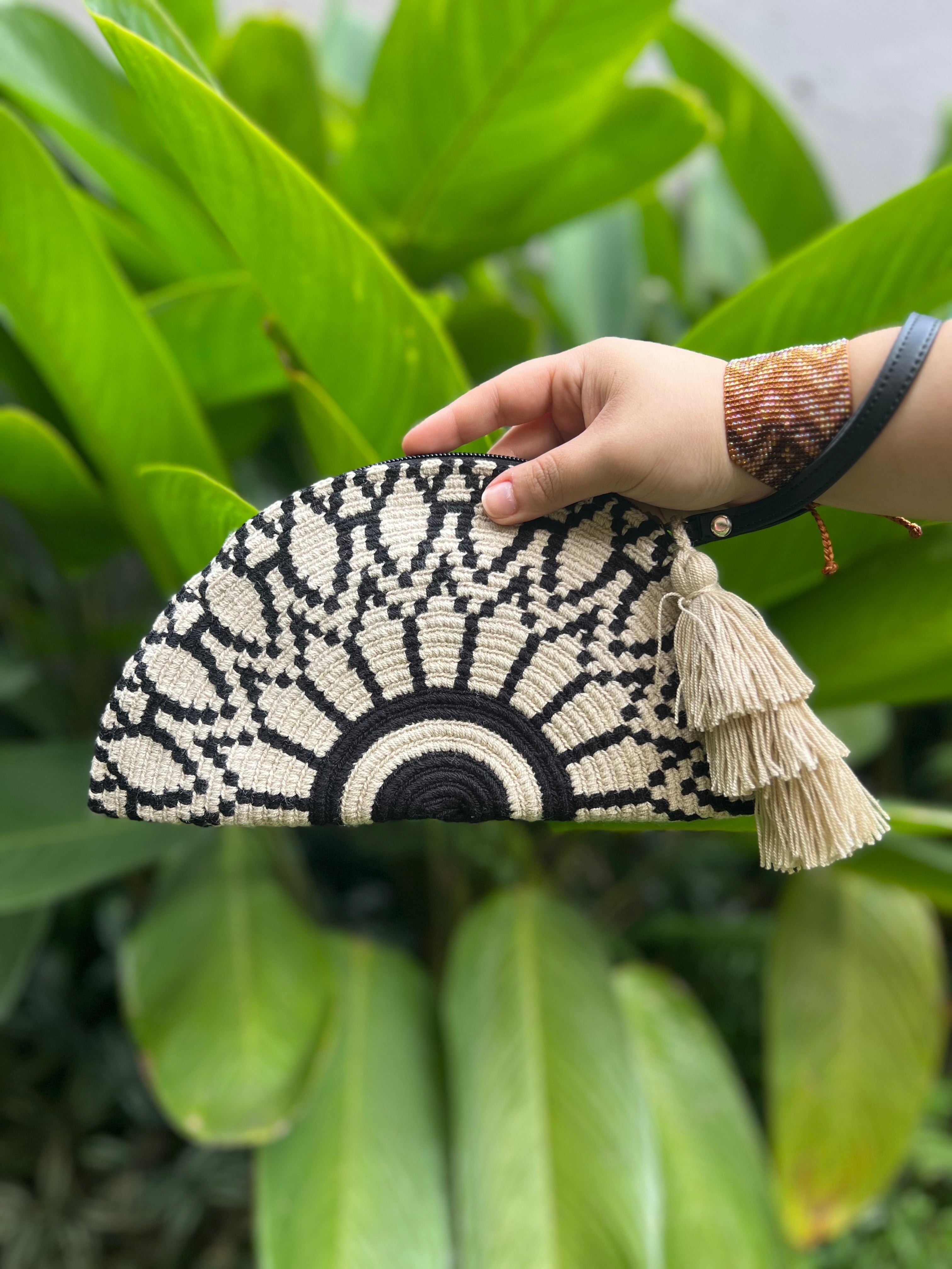 Large Empanada ✻ Wayuu Clutch