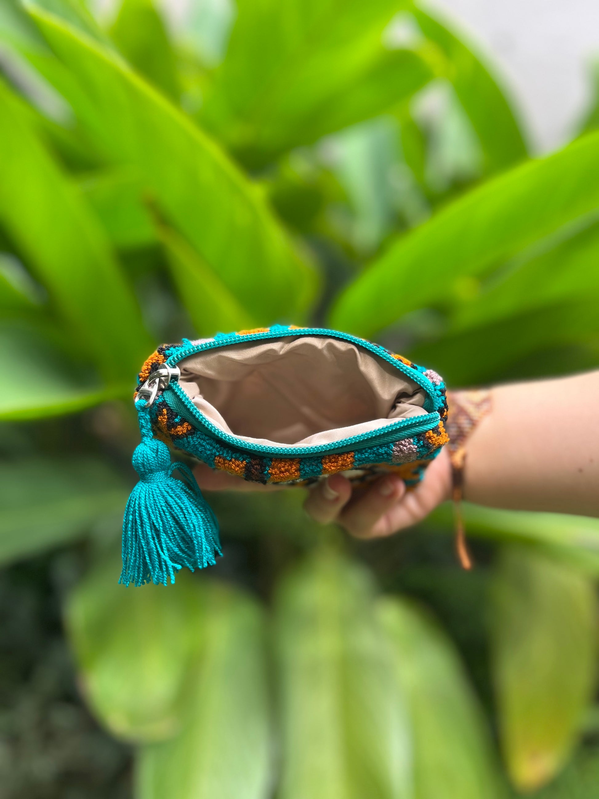 Ojos Tapizado ✻ Small Wayuu Clutch