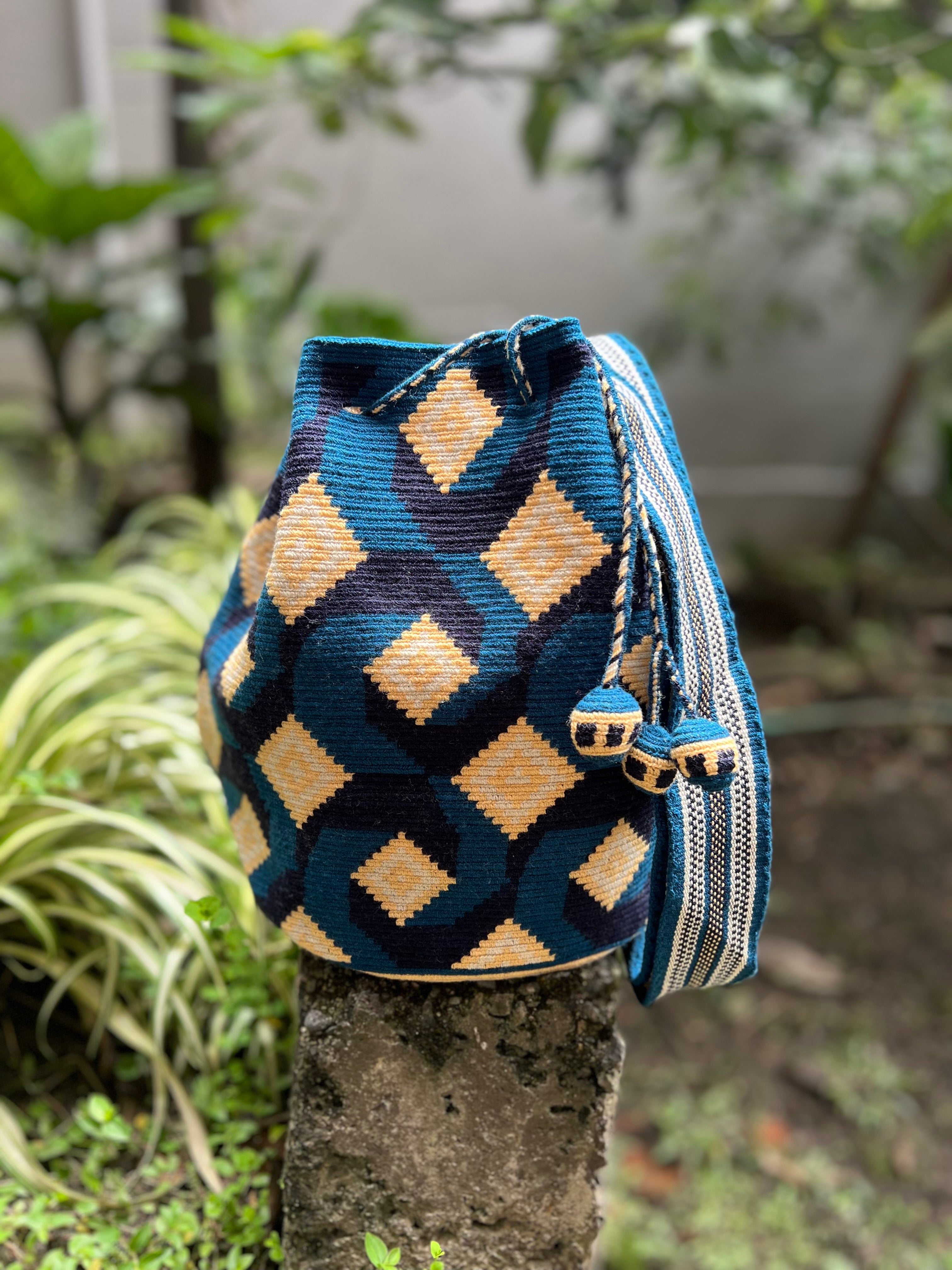 1 THREAD Spiral ✻ Large Wayuu Mochila