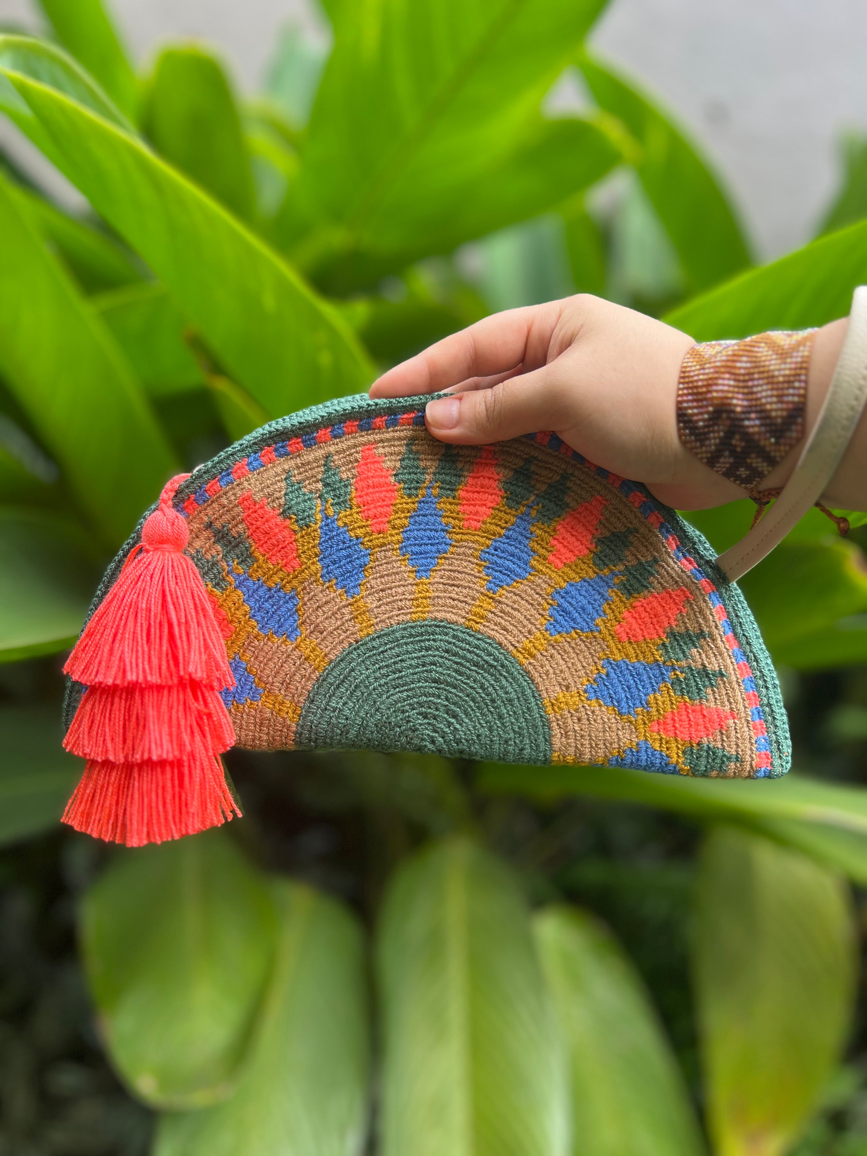 Large Empanada ✻ Wayuu Clutch