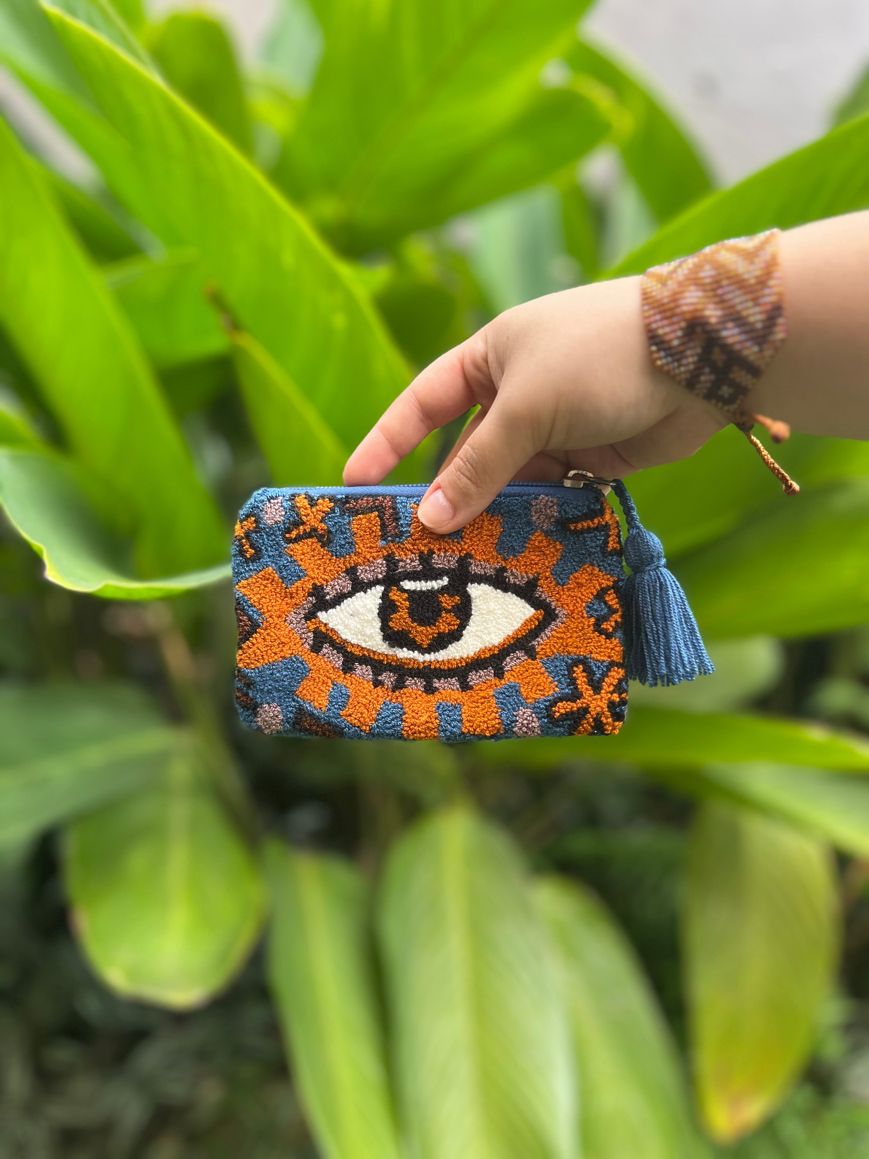Ojos Tapizado ✻ Small Wayuu Clutch